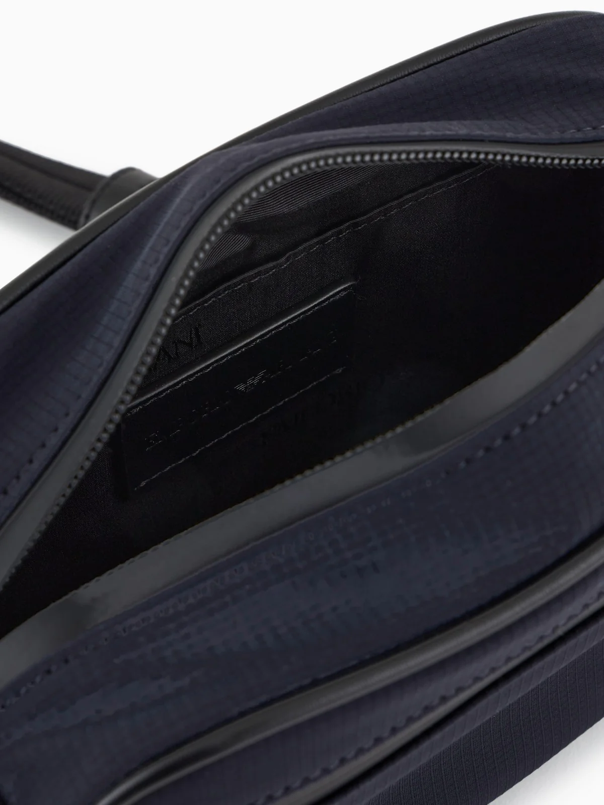 EMPORIO ARMANI Tech case Uomo EM001220 AF13841 UB118 Blu - Image 4