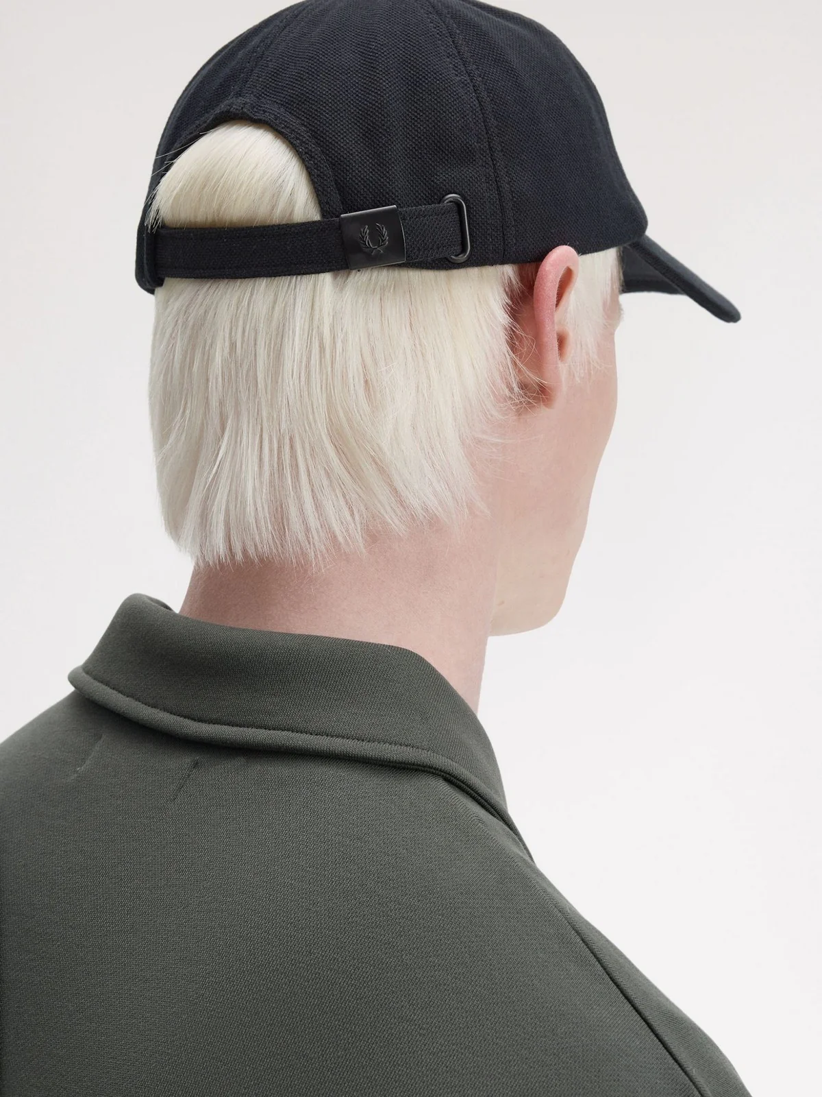 FRED PERRY Cappello Uomo FP PIQUE CLASSIC CAP FP-HW2295-57 843 BLACK/SNOWWHITE - Image 3
