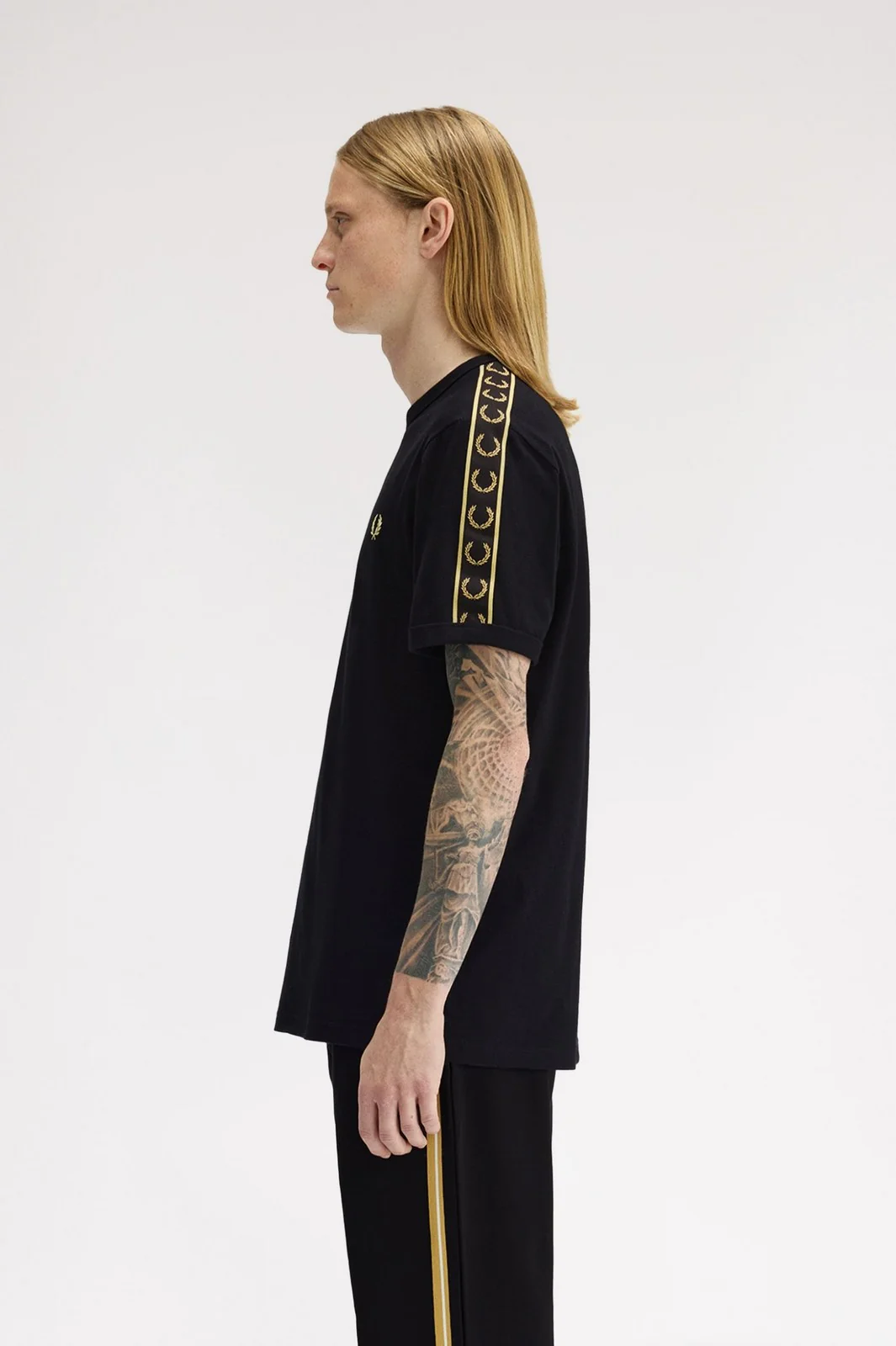FRED PERRY T-shirt Uomo FP CONTRAST TAPE RINGER T-SHIRT FP-M4613-57 90A BLACK/CHAMPAGNE - Image 5