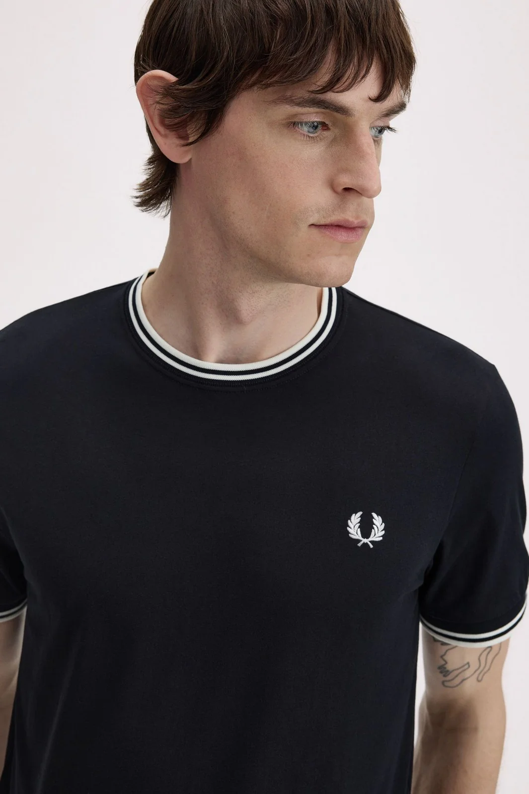 FRED PERRY T-shirt Uomo FP TWIN TIPPED T-SHIRT FP-M1588V-57 102 BLACK - Image 3