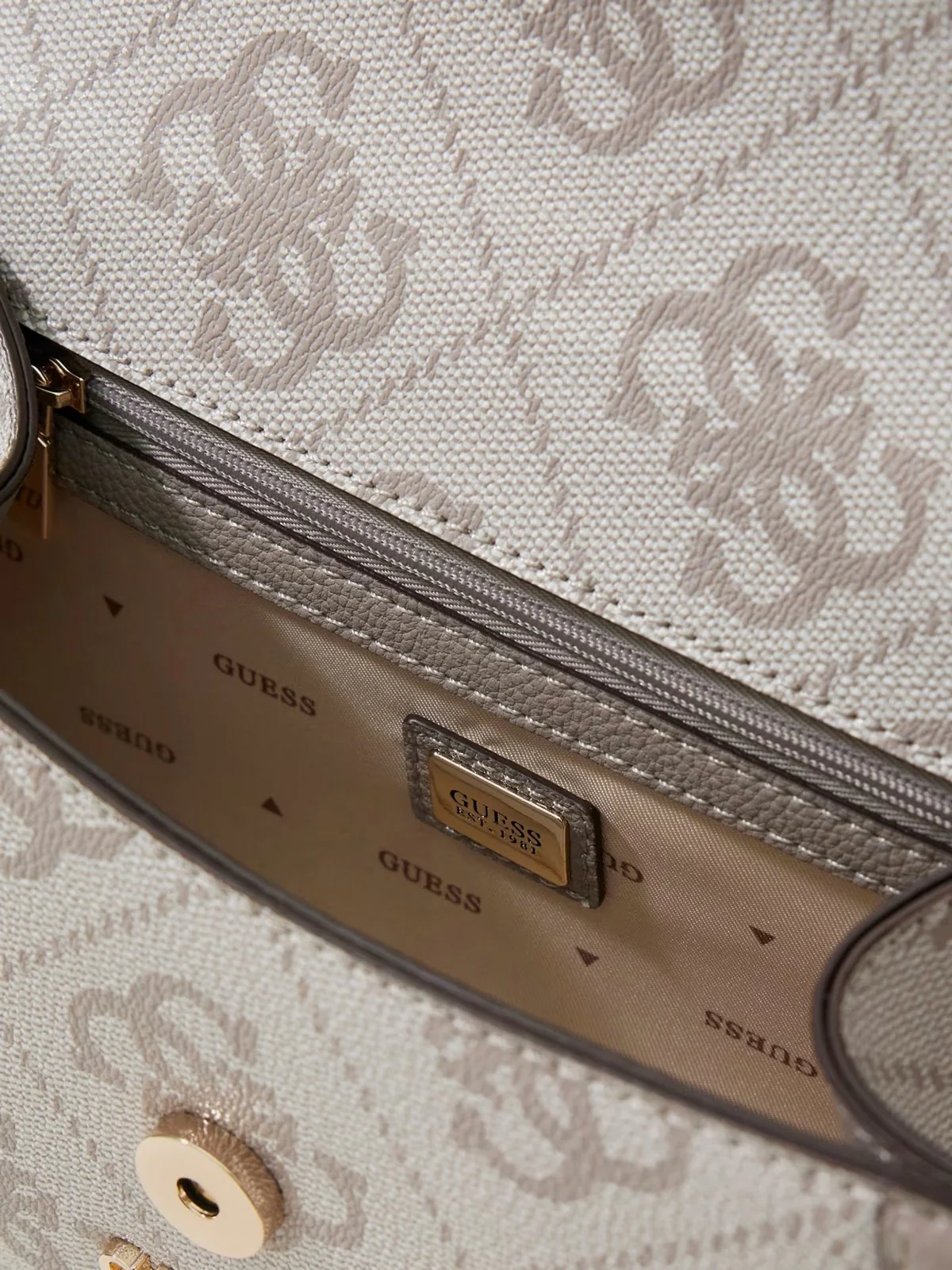 GUESS Borsa Donna KARNILLA LOGO FLAP SHLDR BAG HWOS99 01190 DKO DARK TAUPE LOGO - Image 6