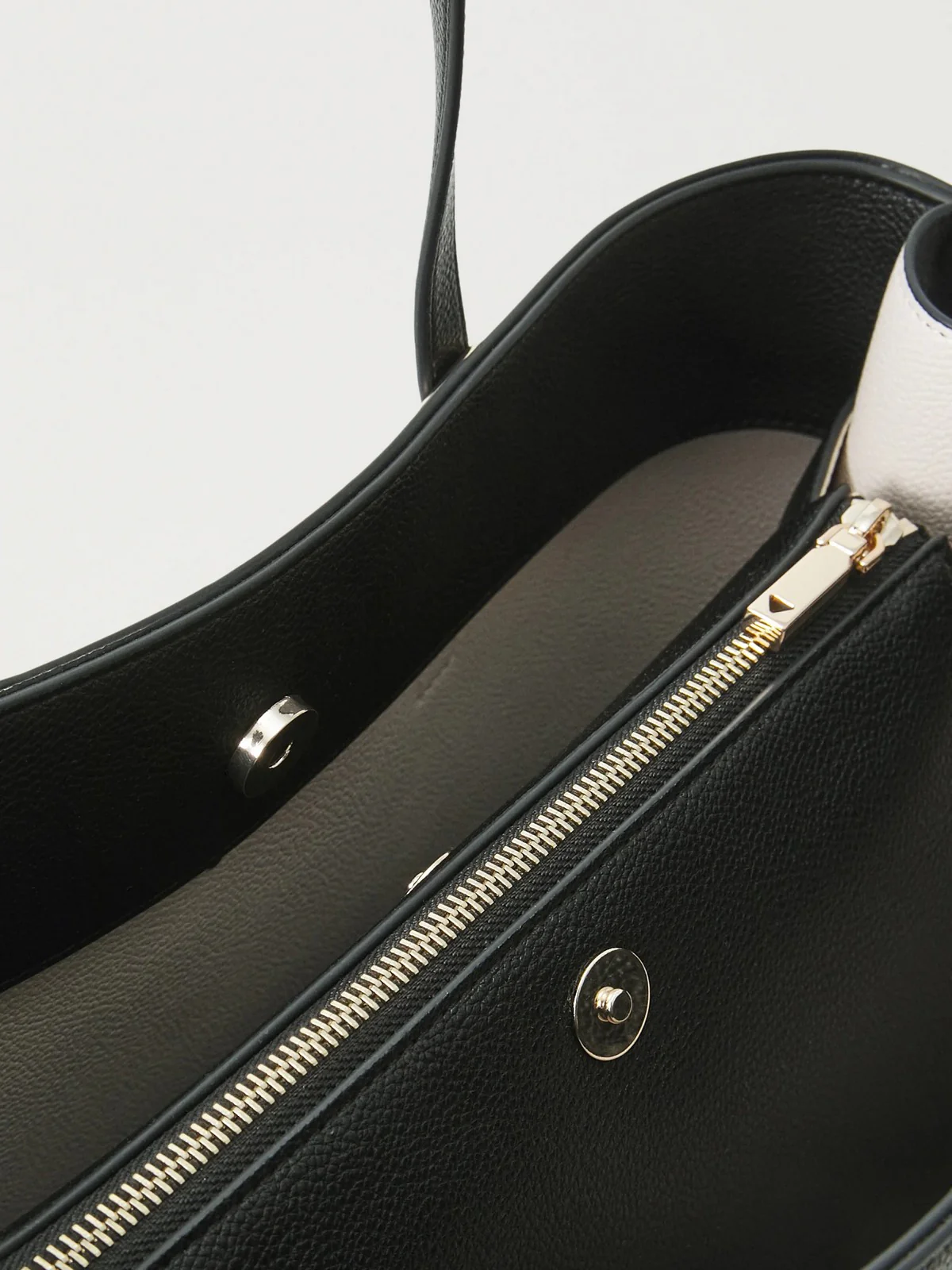 GUESS Borsa Donna MERIDIAN II GIRLFRIEND TOTE HWBG69 74230 BLA BLACK - Image 6