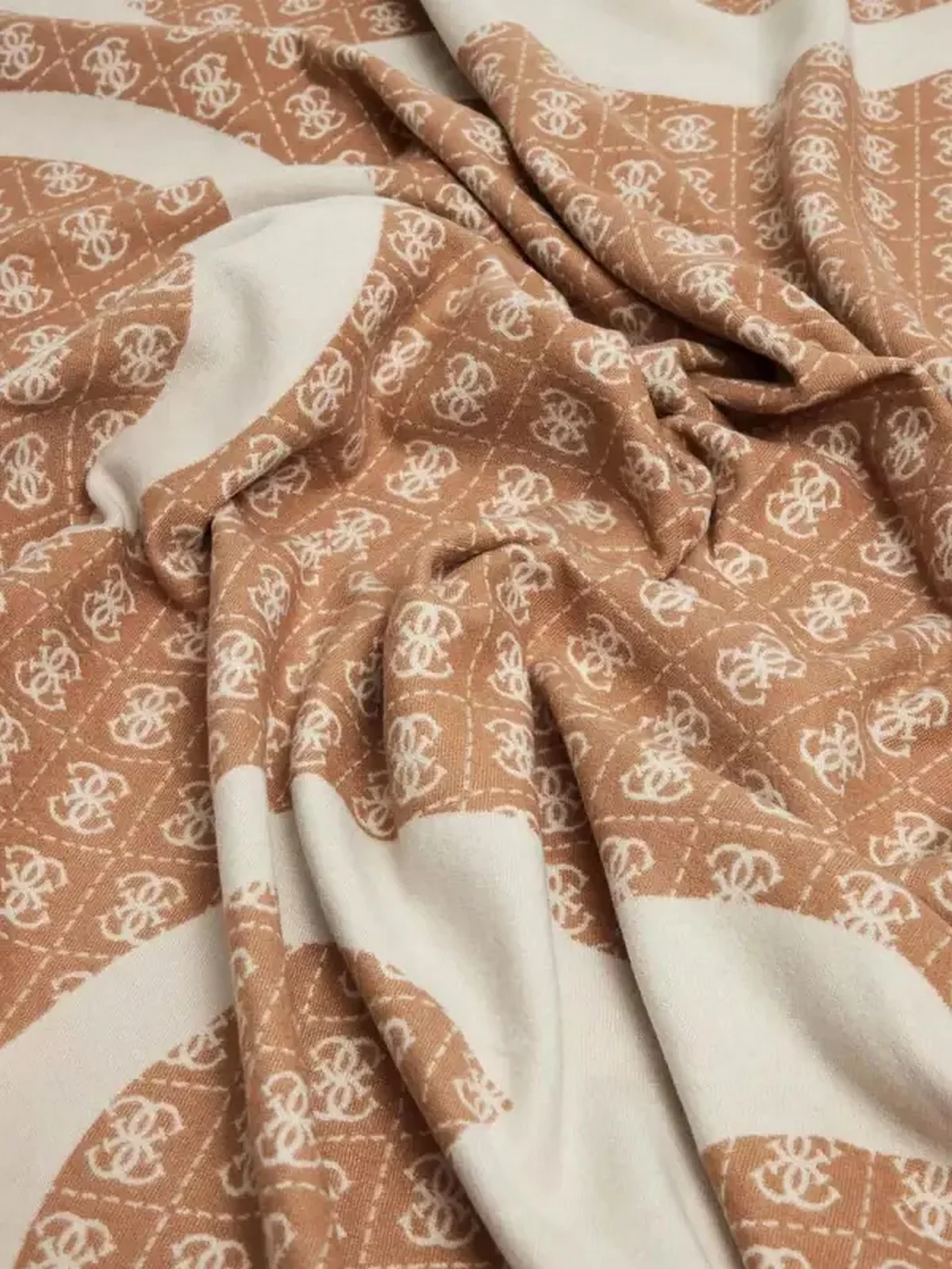GUESS Foulard Donna JACQUARD KEFIAH 135X135 AW5418 POL03 BEI Beige - Image 3