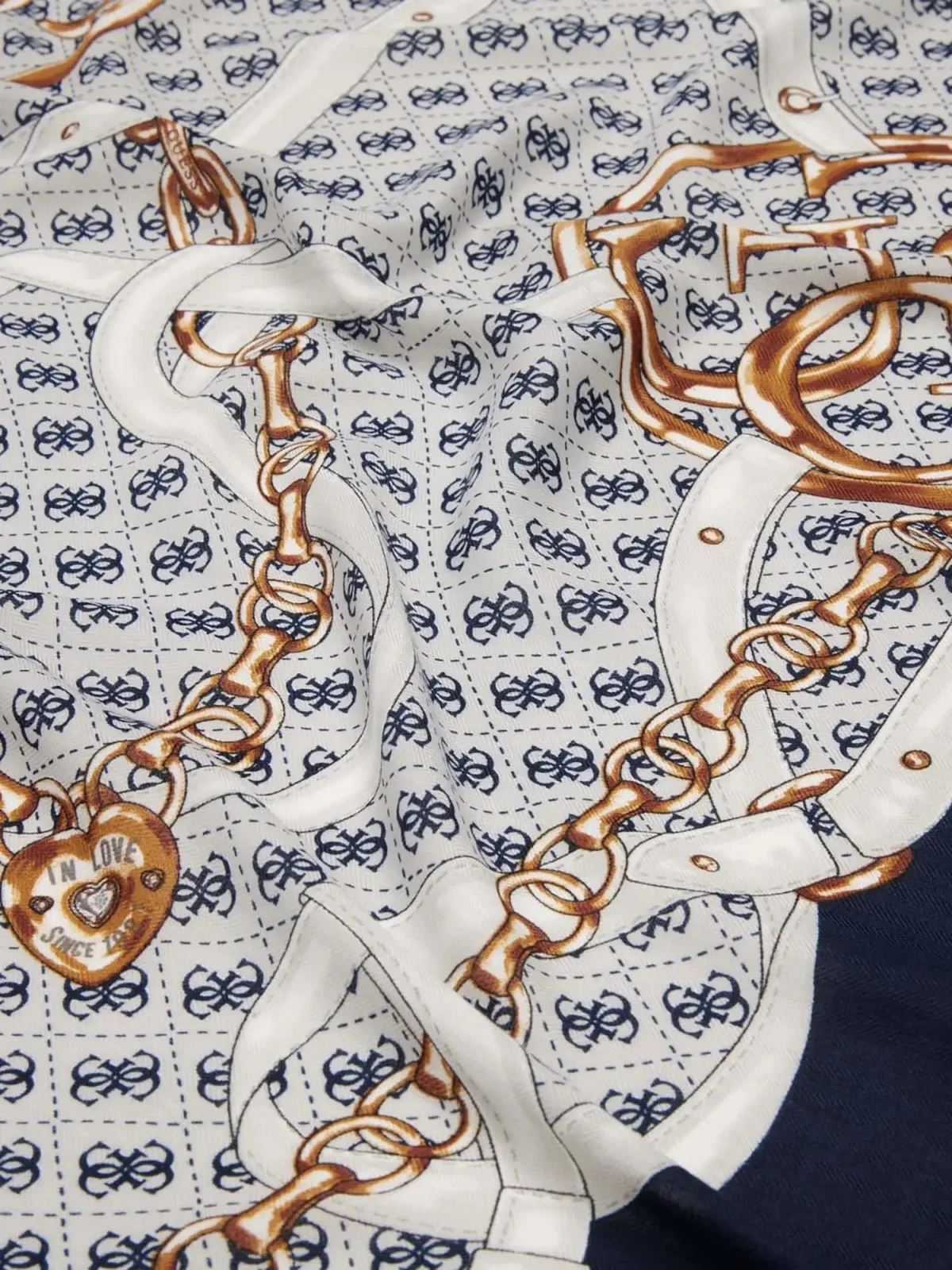 GUESS Foulard Donna NOELLE PRINTED KEFIAH 130X130 AW5412 POL03 BLU BLUE - Image 3