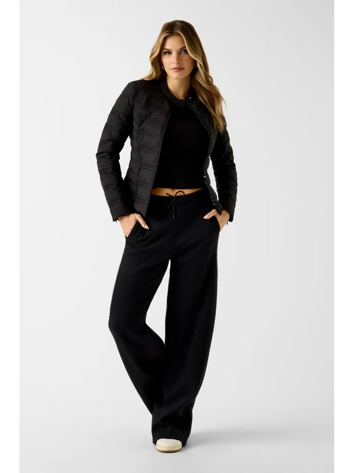 GUESS Giubbino Donna New Vona Logo Jacket W6RL02 WJ492 JBLK Jet Black A996 - Image 3