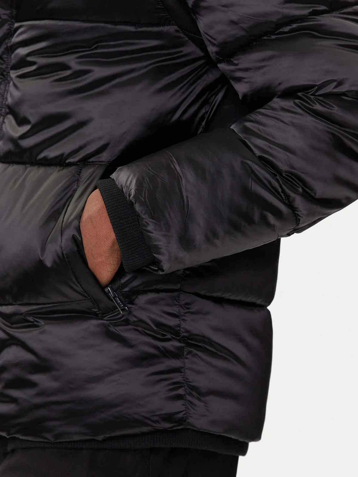 GUESS Giubbino Uomo METALLIZED PUFFA JACKET M5BL2L WGZF2 JBLK Jet Black A996 - Image 6