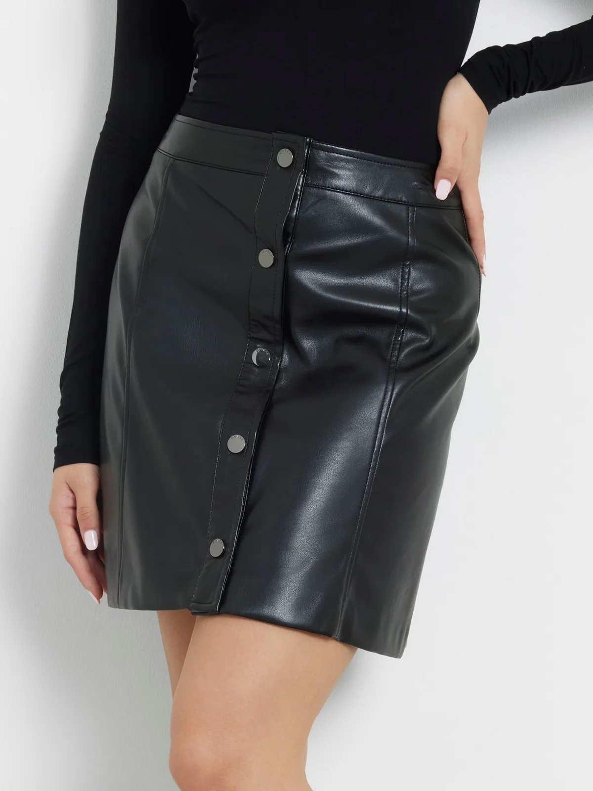 GUESS Gonna Donna CAROLA FAUX LEATHER MINI SKIRT W3YD65 WF8Q0 JBLK Nero - Image 4