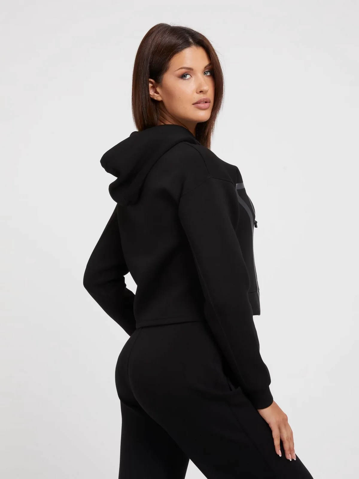 GUESS SPORT Felpa Donna NEW ALISA HOODED SWEATSHIRT V2YQ08 K7UW2 JBLK Jet Black A996 - Image 3