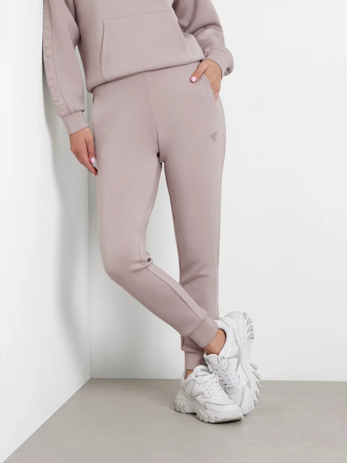 GUESS SPORT Pantalone Donna ALLIE SCUBA JOGGER PANT V2YB18 K7UW2 G4Q9 Rosa - Image 2