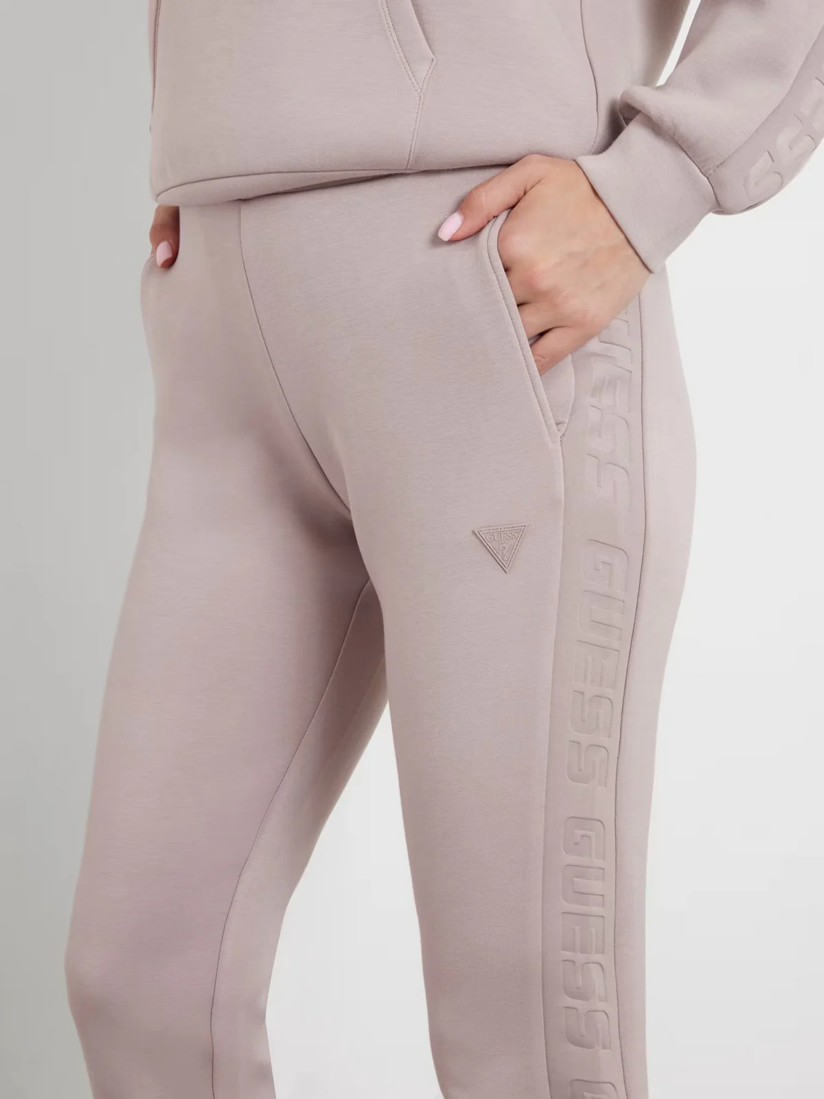 GUESS SPORT Pantalone Donna ALLIE SCUBA JOGGER PANT V2YB18 K7UW2 G4Q9 Rosa - Image 4