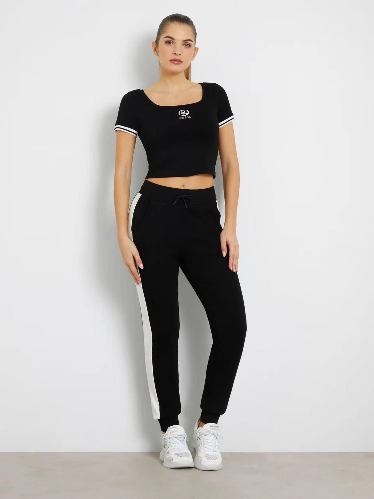 GUESS SPORT Pantalone Donna ELA JOGGER V4YB02 KCDN0 JBLK Nero - Image 3
