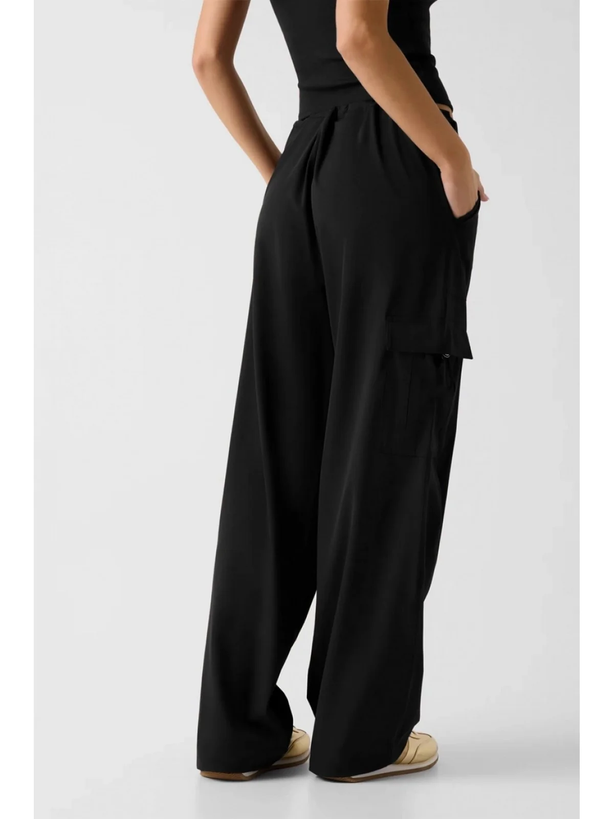 GUESS SPORT Pantalone Donna NAT CARGO PANTS V6RB16 WL232 JBLK Jet Black A996 - Image 3