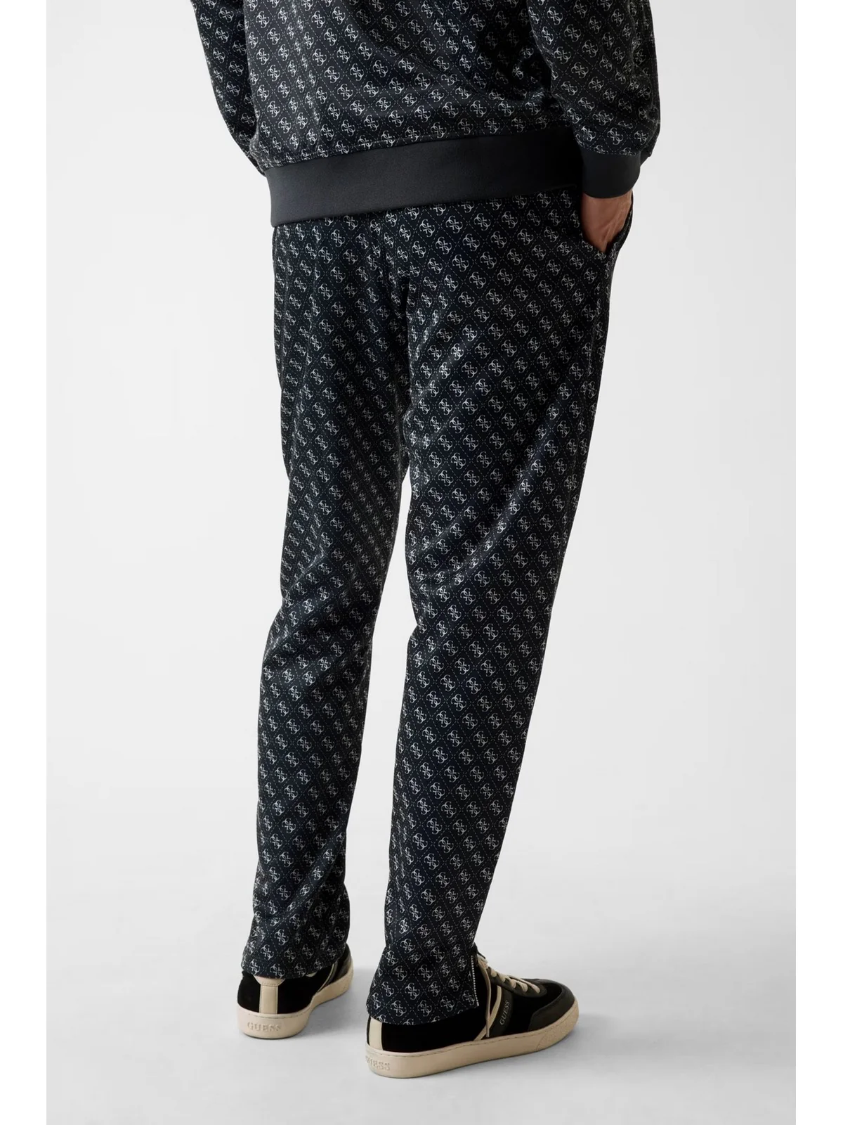 GUESS SPORT Pantalone Uomo KORBIN PANT Z2BB05 K7122 P9QC 4G AOP JET BLACK - Image 4