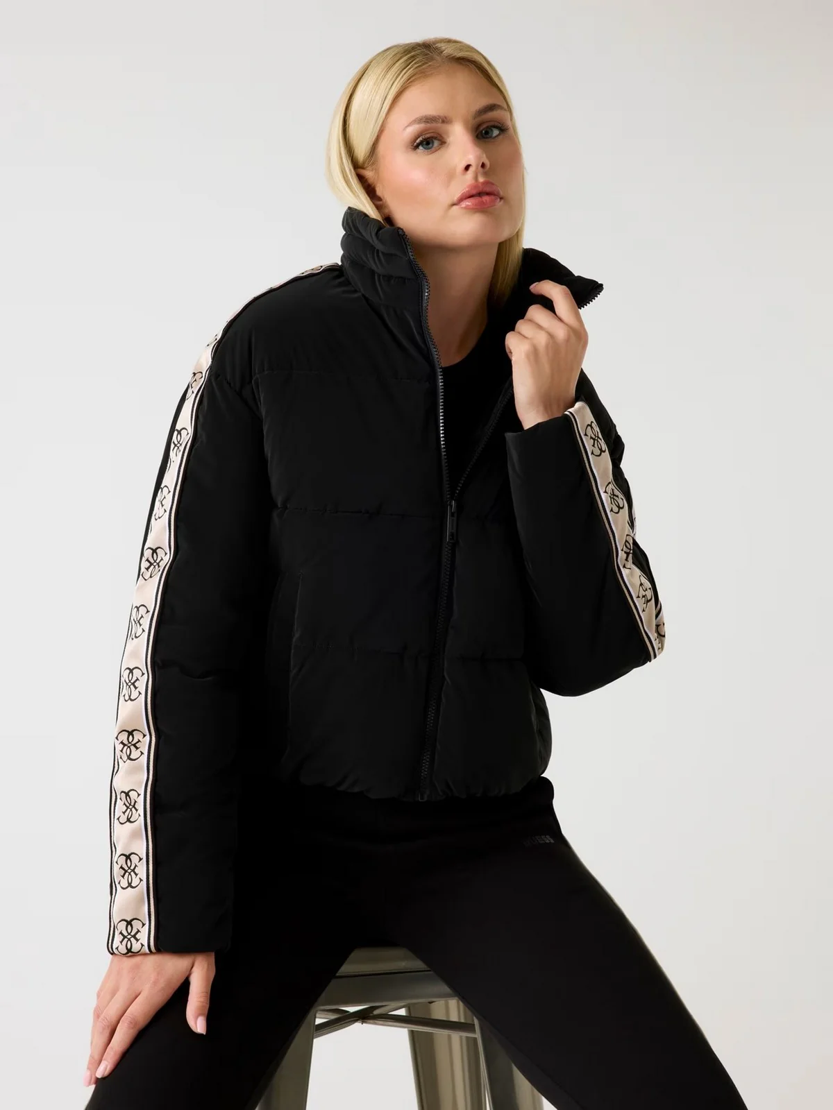 GUESS SPORT Piumino Donna  V5BL11 WGYC2 JBLK Jet Black A996 - Image 3