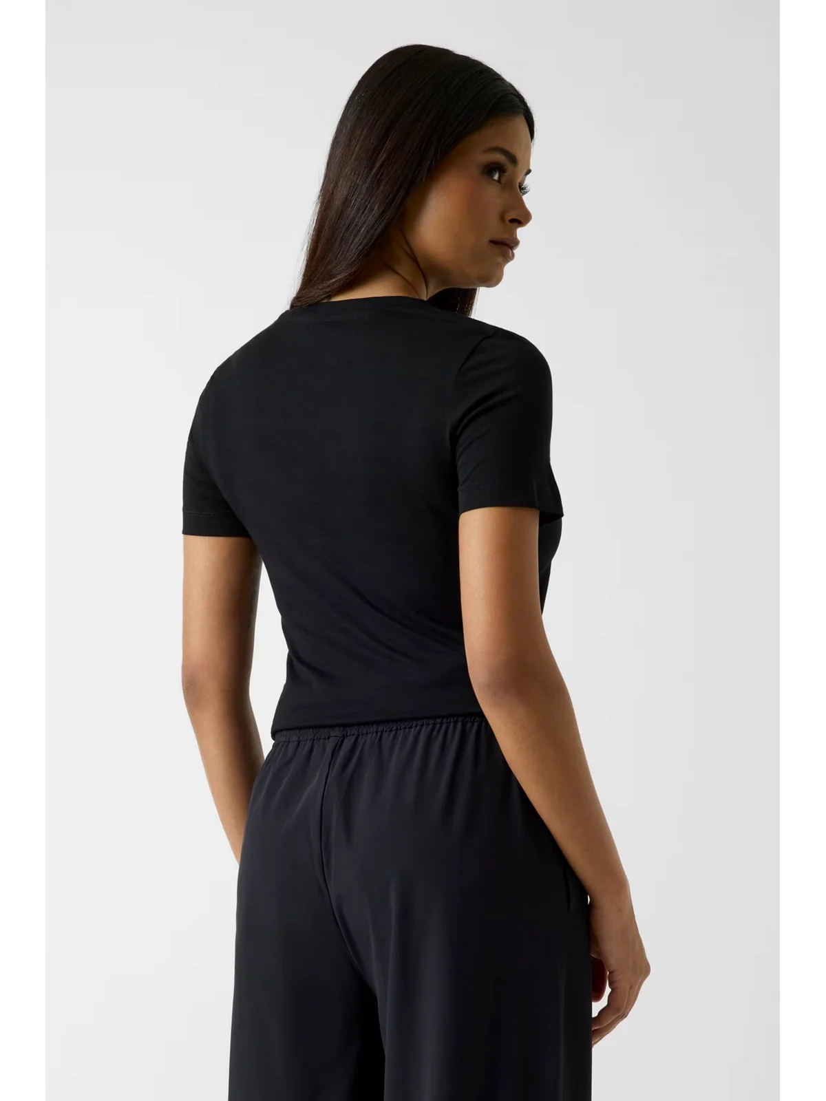 GUESS SPORT T-shirt Donna CIRCE SS CN T-SHIRT V6GI01 K2962 JBLK Jet Black A996 - Image 4