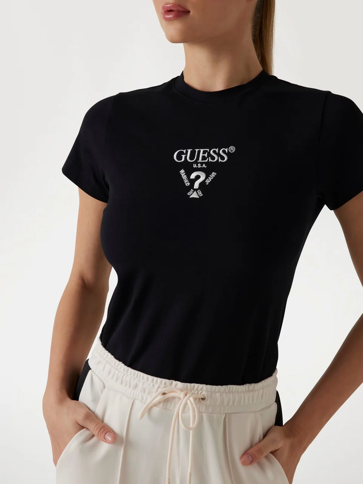 GUESS SPORT T-shirt Donna COLETTE SS TEE V4YI21 KCDH1 JBLK Nero - Image 4