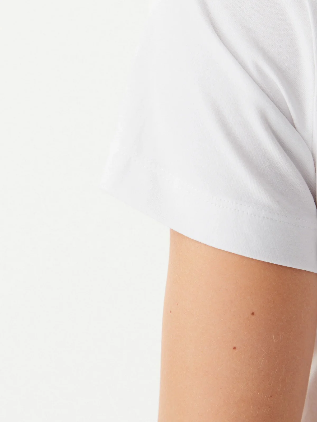 GUESS SPORT T-shirt Donna KAMELIE CN T-SHIRT V5GI15 J1314 G011 Bianco - Image 5