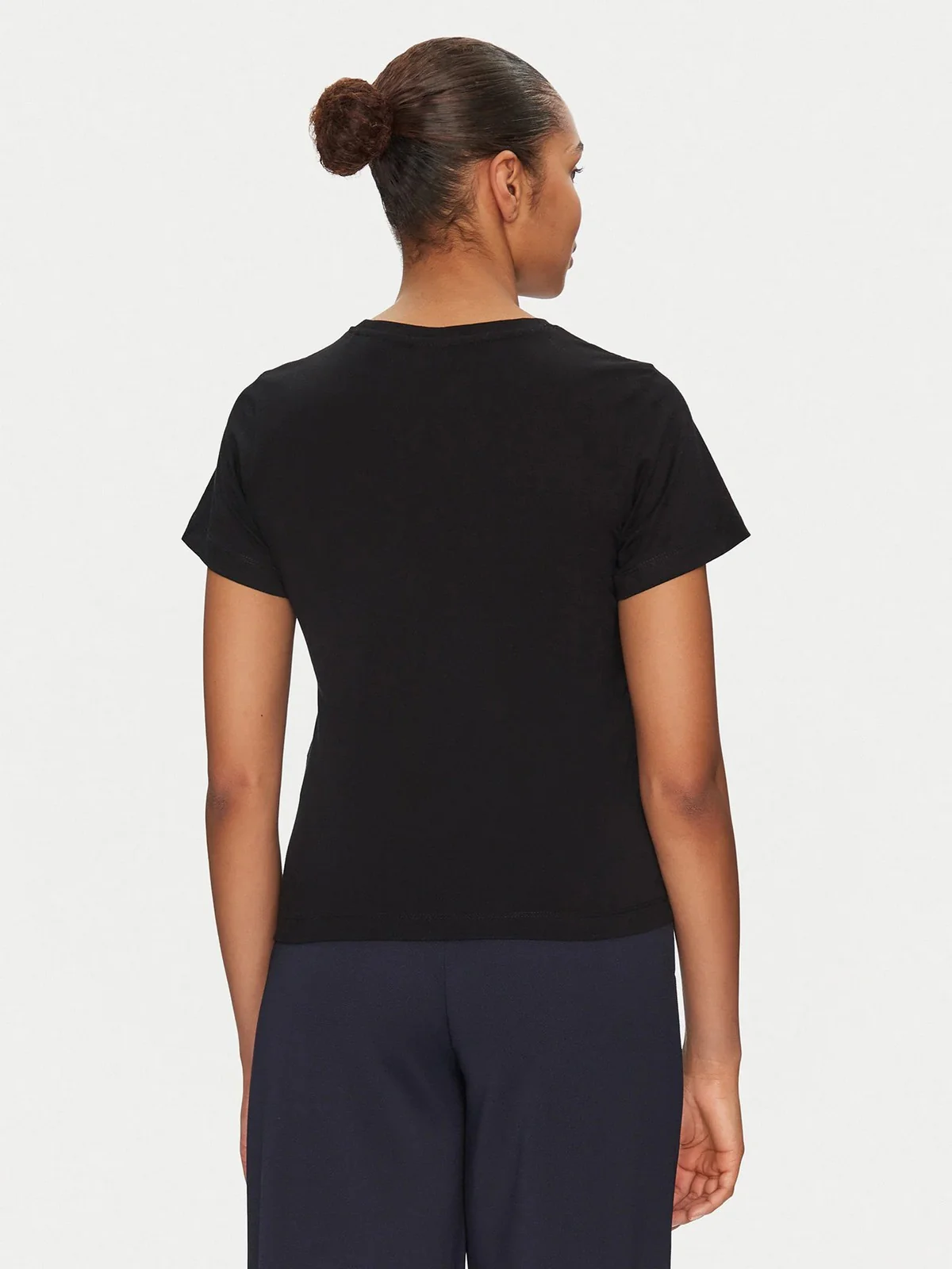 GUESS SPORT T-shirt Donna KAMELIE CN T-SHIRT V5GI15 J1314 JBLK Nero - Image 3