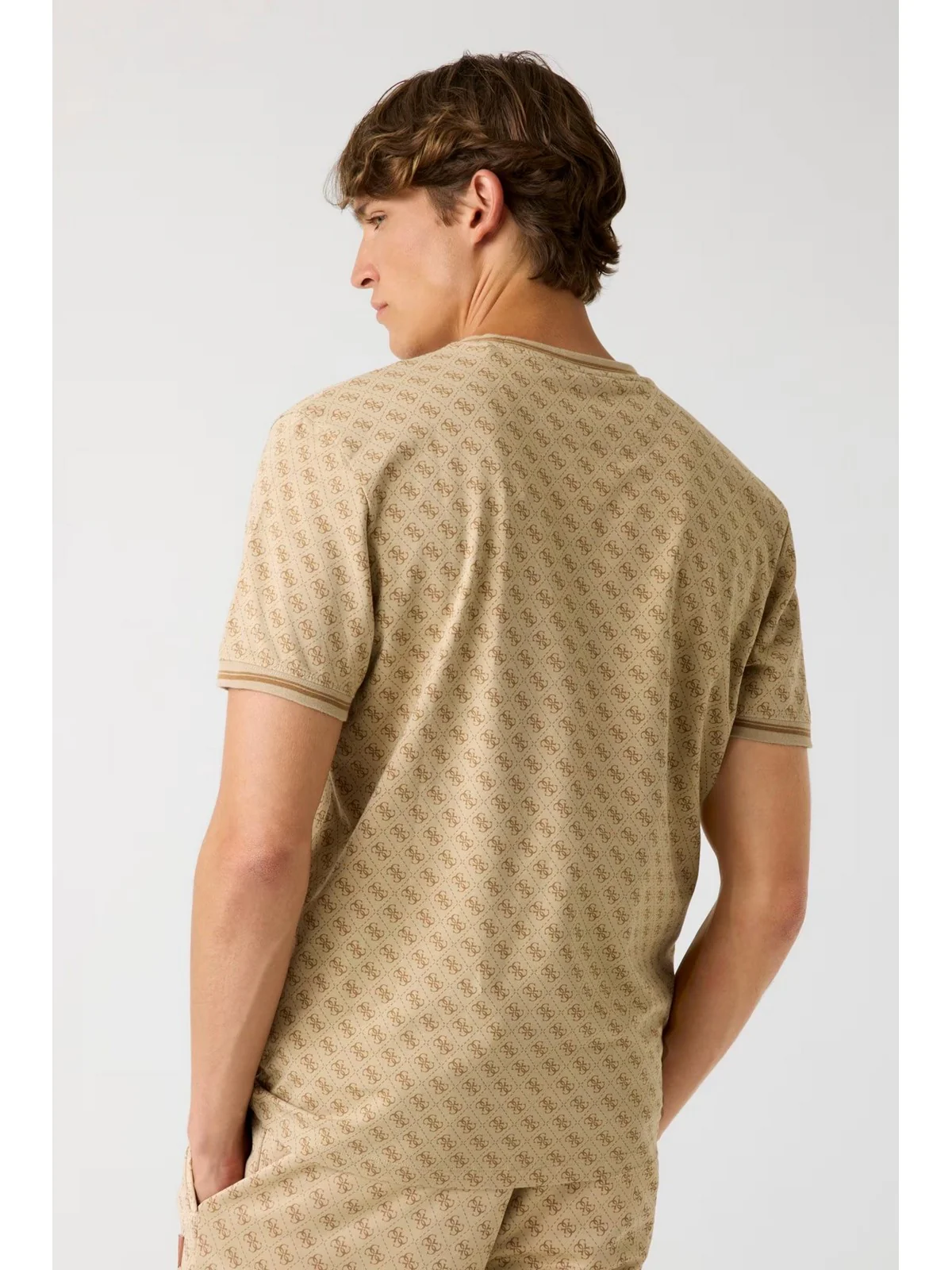 GUESS SPORT T-shirt Uomo MARSHALL T-SHIRT Z2YI05 J1314 P13W 4G AOP BEIGE BLANCO - Image 4