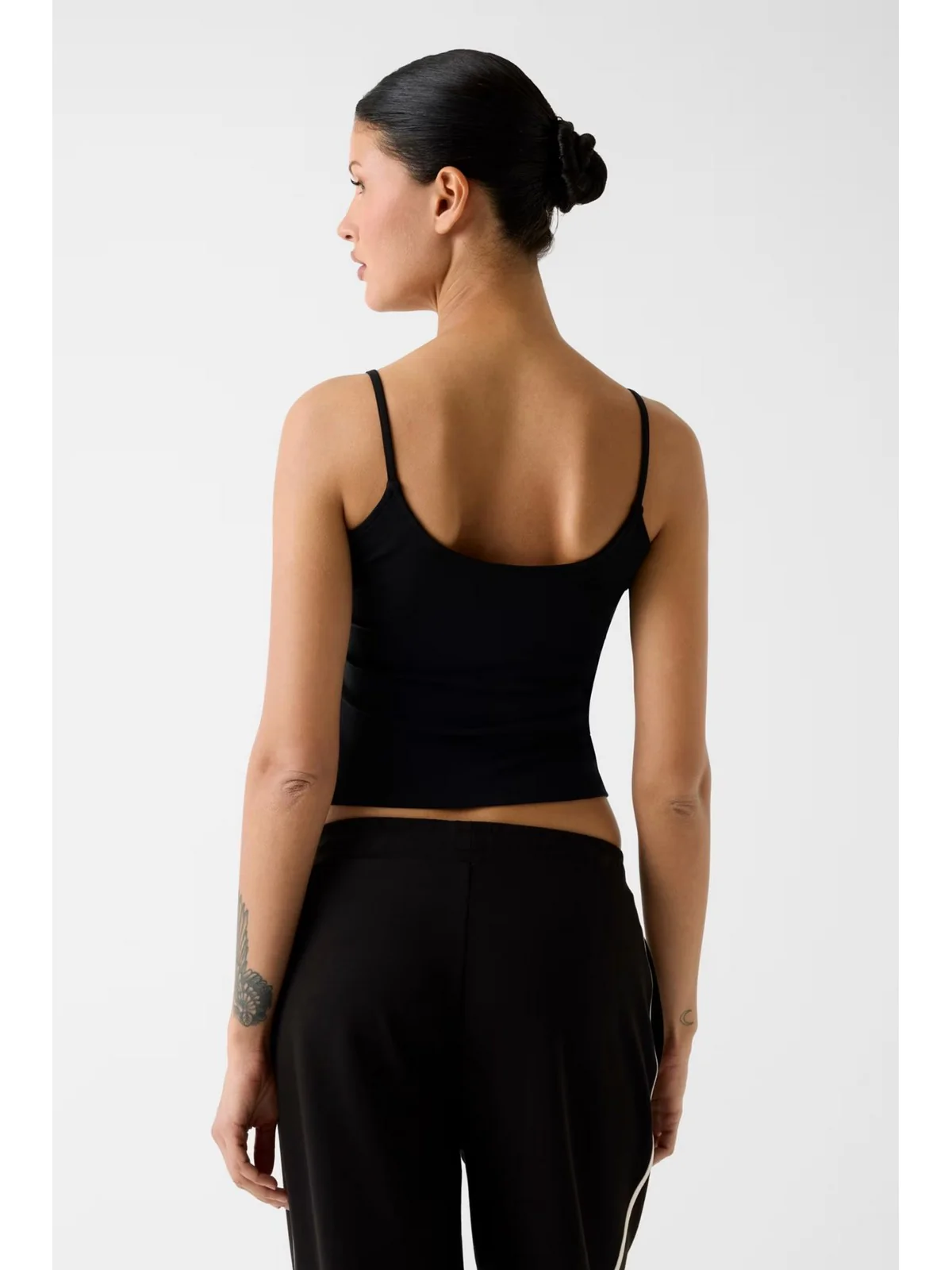 GUESS SPORT Top Donna JASMINE TOP V6GP18 K3470 JBLK Jet Black A996 - Image 4