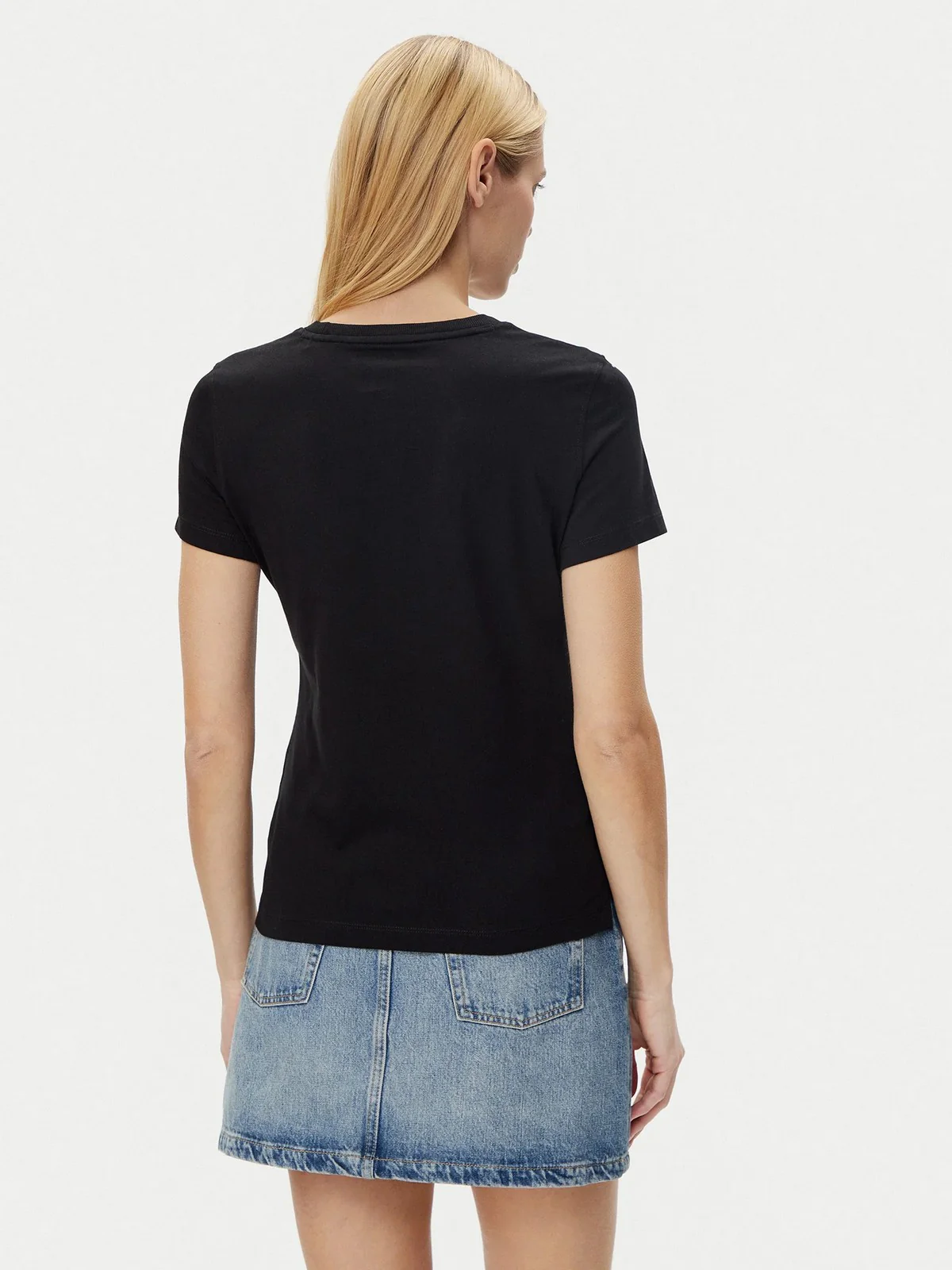 GUESS T-shirt Donna CN SS LOVE TRIANGLE TEE W5GI05 I3Z14 JBLK Nero - Image 3
