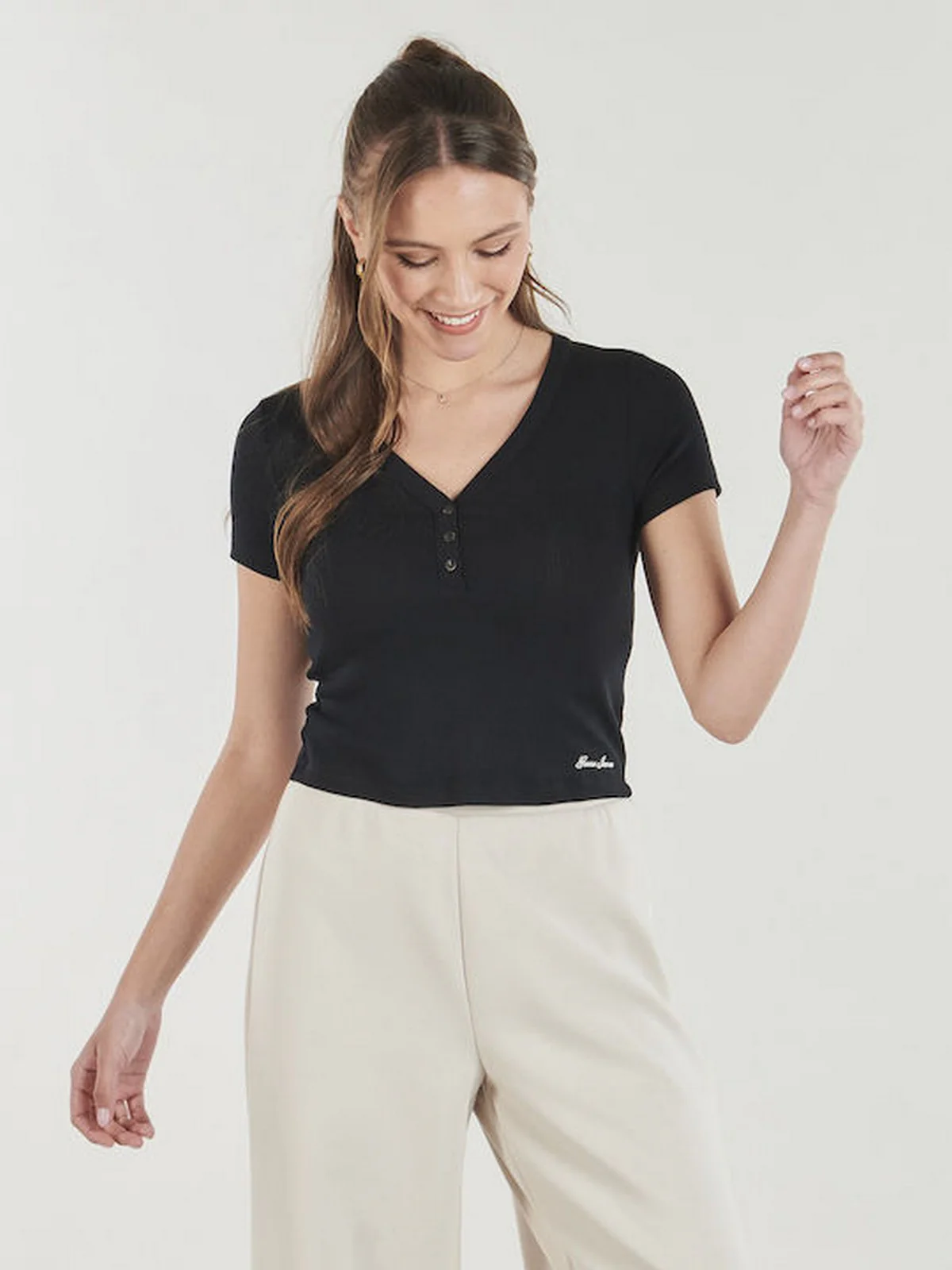 GUESS T-shirt Donna GJ POINTELLE SS HENLEY TOP W6GPB6 KG372 JBLK Jet Black A996 - Image 2
