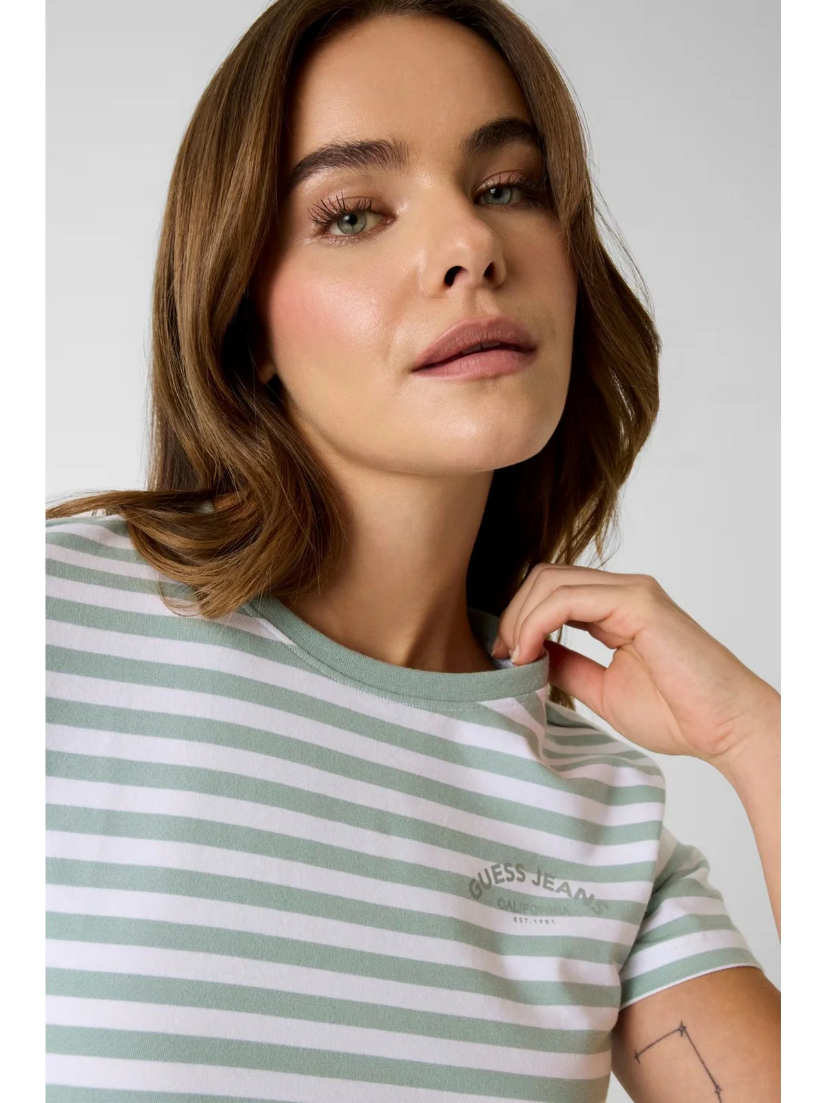 GUESS T-shirt Donna GJ SS CN REG YD STRIPED TEE W6GI05 KCIE1 SM16 SURF GREEN WHITE STR - Image 5