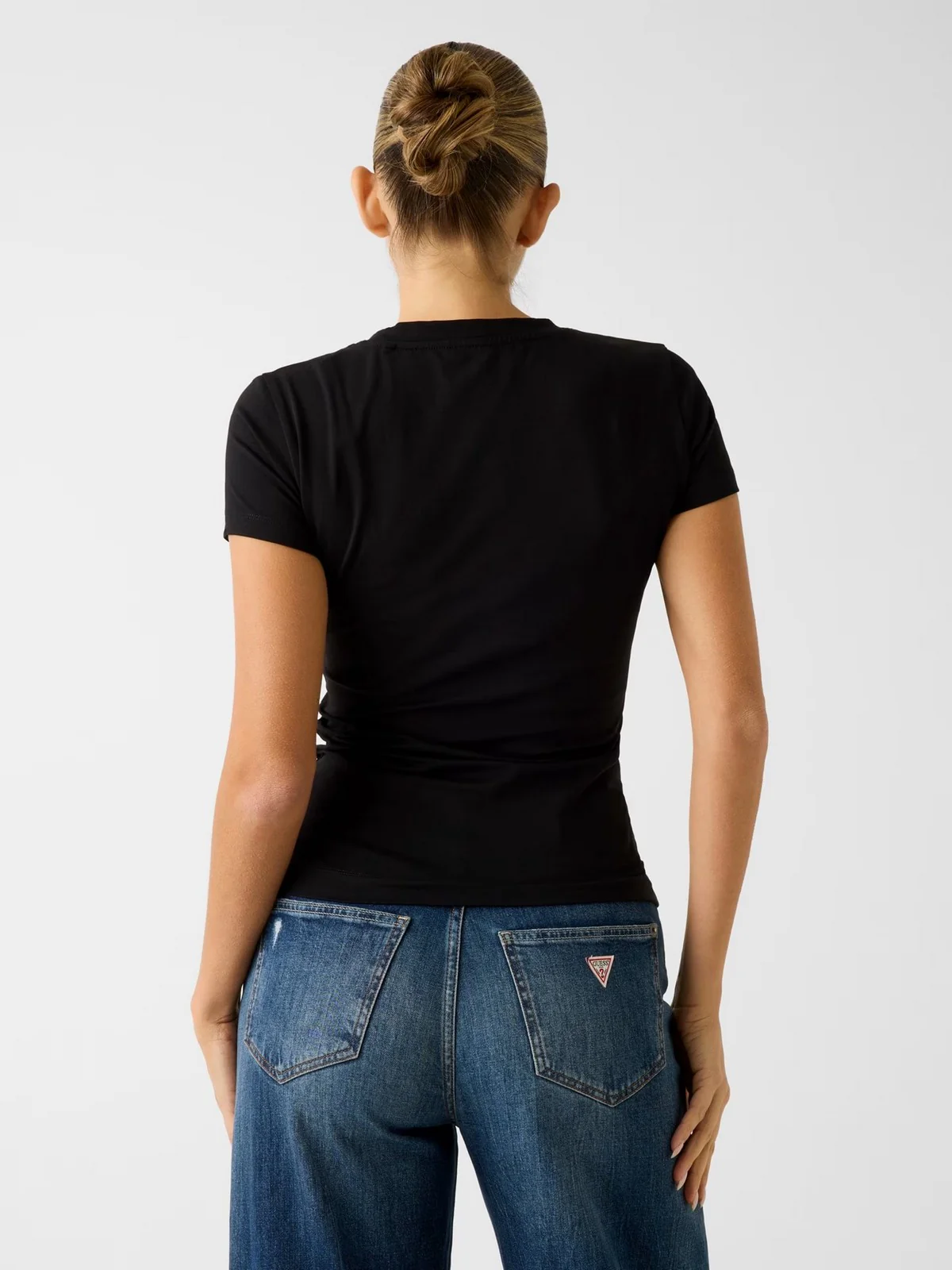GUESS T-shirt Donna SS CN CAMELIA TRIANGLE TEE W6RI35 J1314 JBLK Jet Black A996 - Image 3
