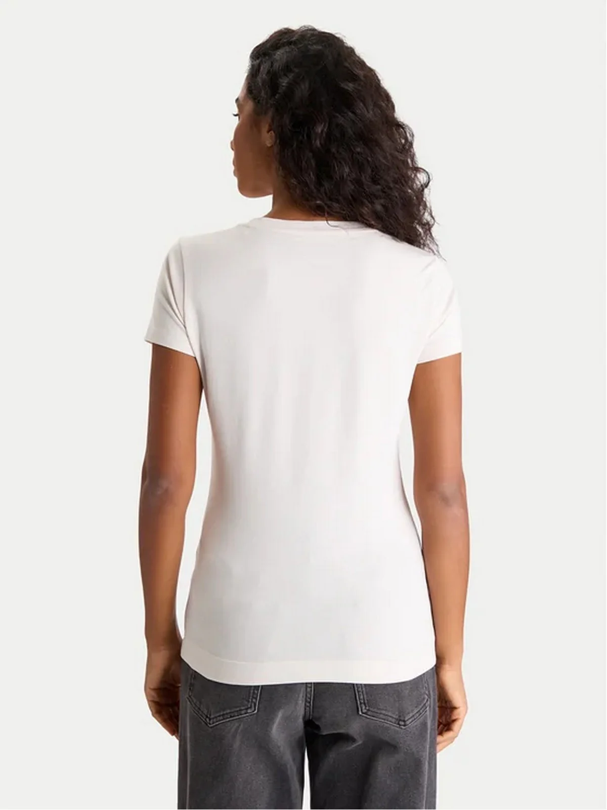 GUESS T-shirt Donna SS CN LEO TRIANGLE TEE W5BI28 J1314 G012 CREAM WHITE - Image 3