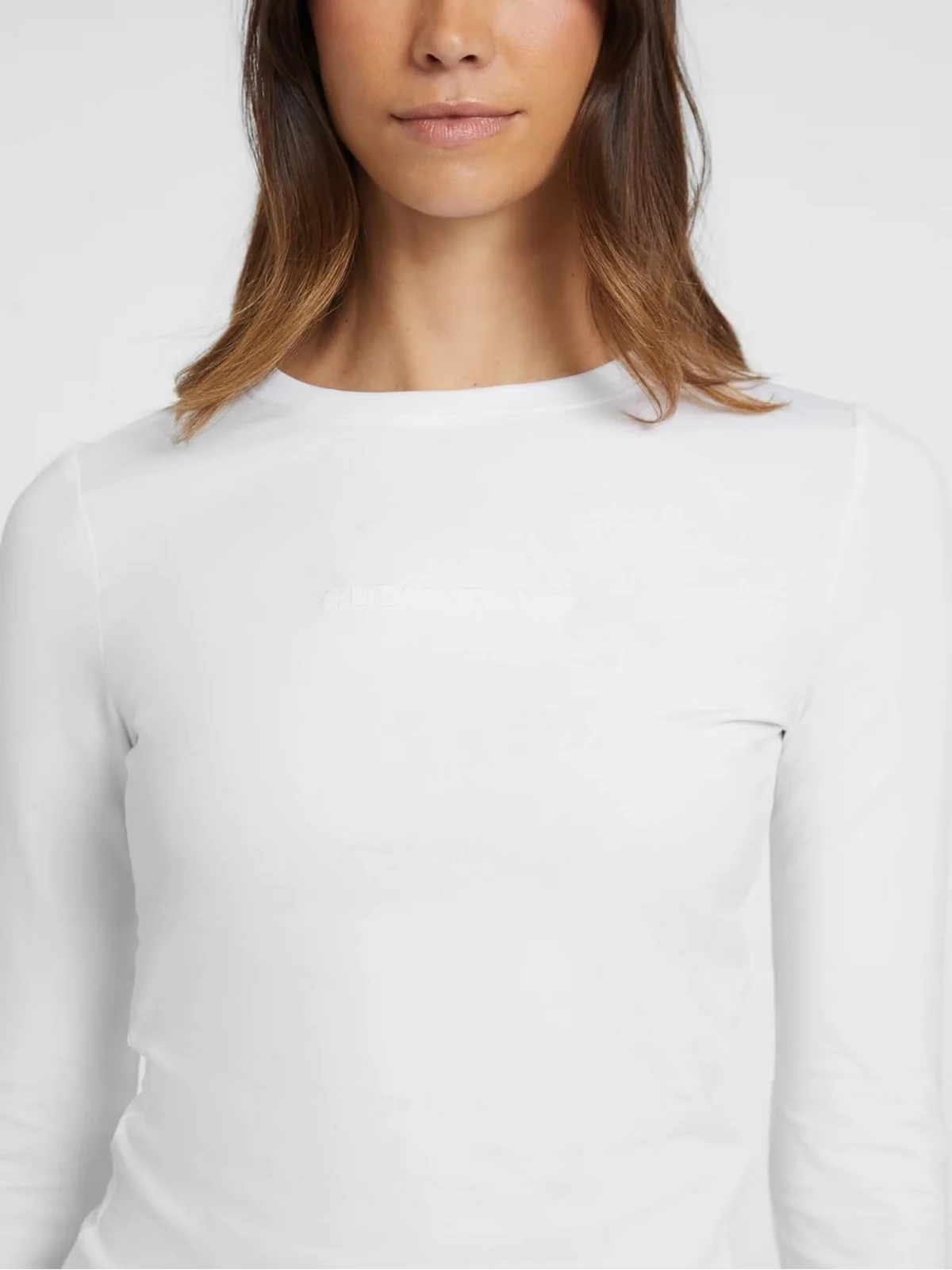 GUESS T-Shirt e Polo Donna GJ LS CN SLIM LOGO EMB TEE W4YI22 J1314 G011 PURE WHITE - Image 3