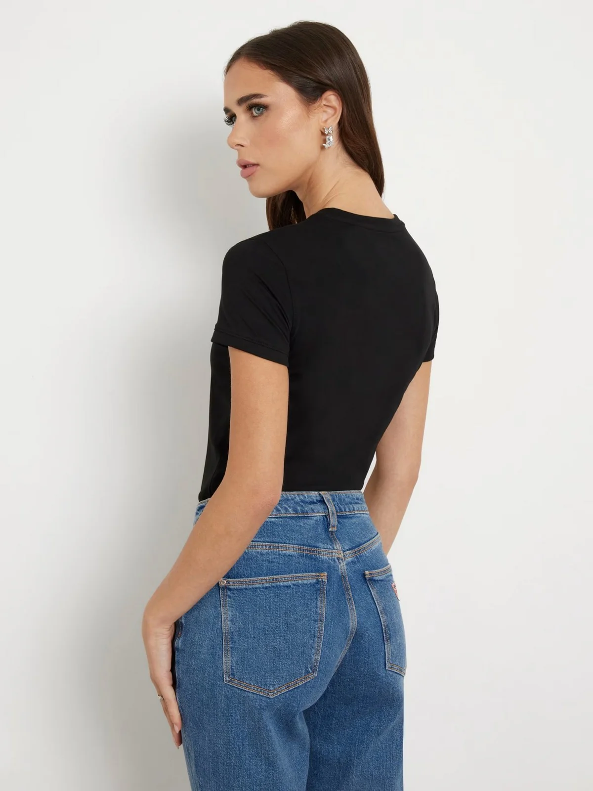 GUESS T-Shirt e Polo Donna SS CN TRIANGLE LEO TEE W4YI40 J1314 JBLK Nero - Image 3