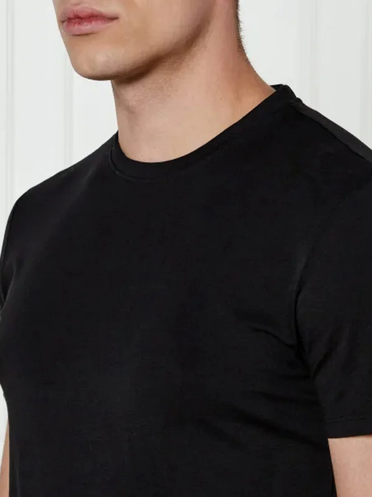 GUESS T-shirt Uomo GJ SLIM FIT SINGLE CN TEE M4BZ39 K6YW1 JBLK Jet Black A996 - Image 4