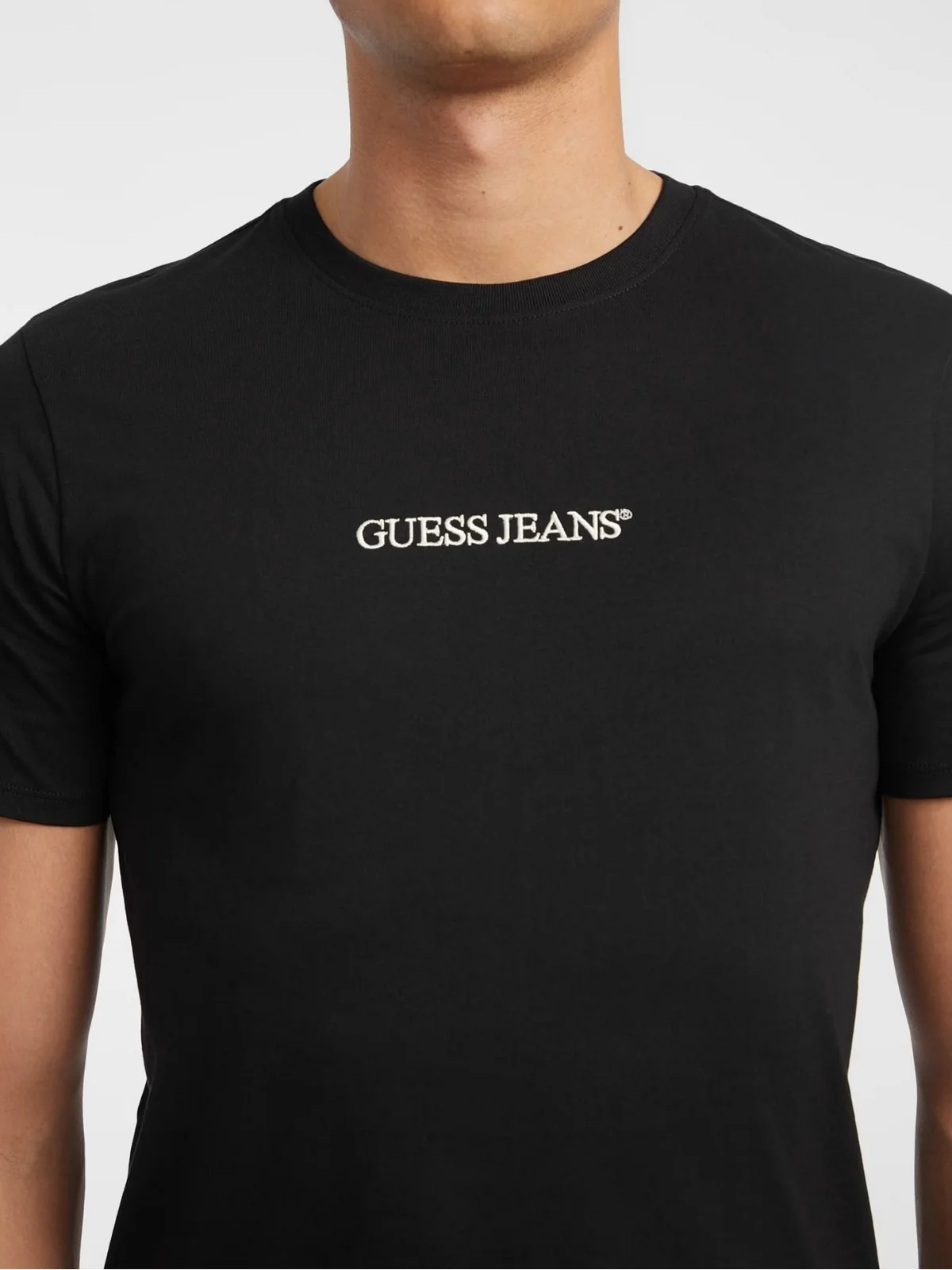 GUESS T-shirt Uomo GJ SS CN SLIM LOGO EMBRO TEE M4YI52 K8HM0 JBLK Jet Black A996 - Image 3