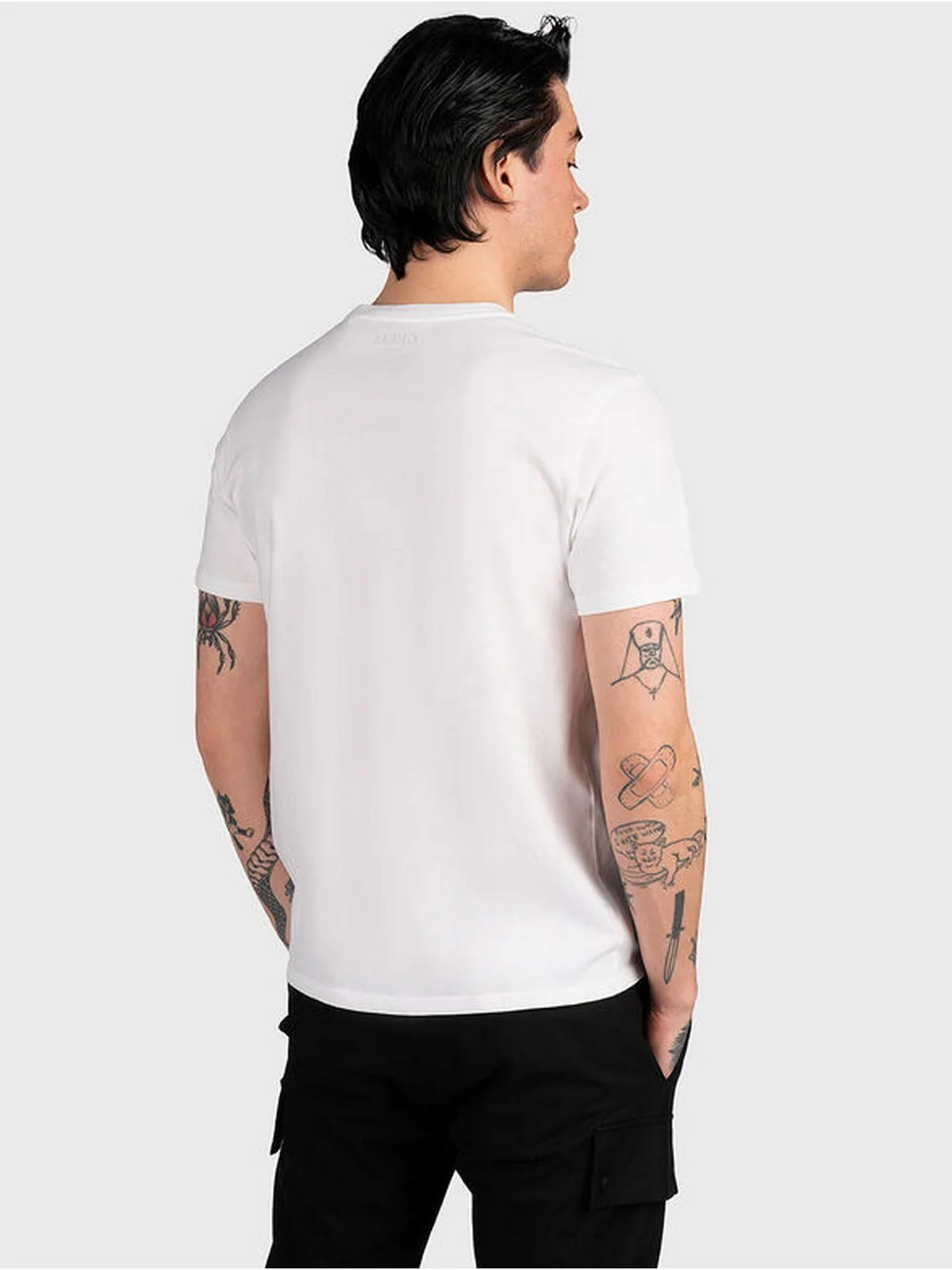 GUESS T-shirt Uomo SS BSC CLSC TRI LOGO CRW T M2GI68 KBA60 G011 PURE WHITE - Image 3