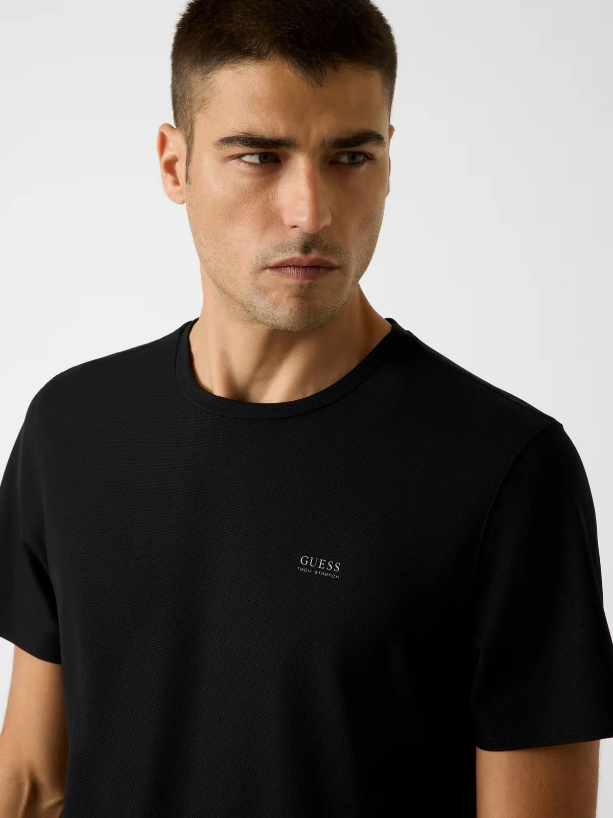 GUESS T-shirt Uomo SS CN NEW TECH STRETCH TEE M6RI19 KD202 JBLK Jet Black A996 - Image 4