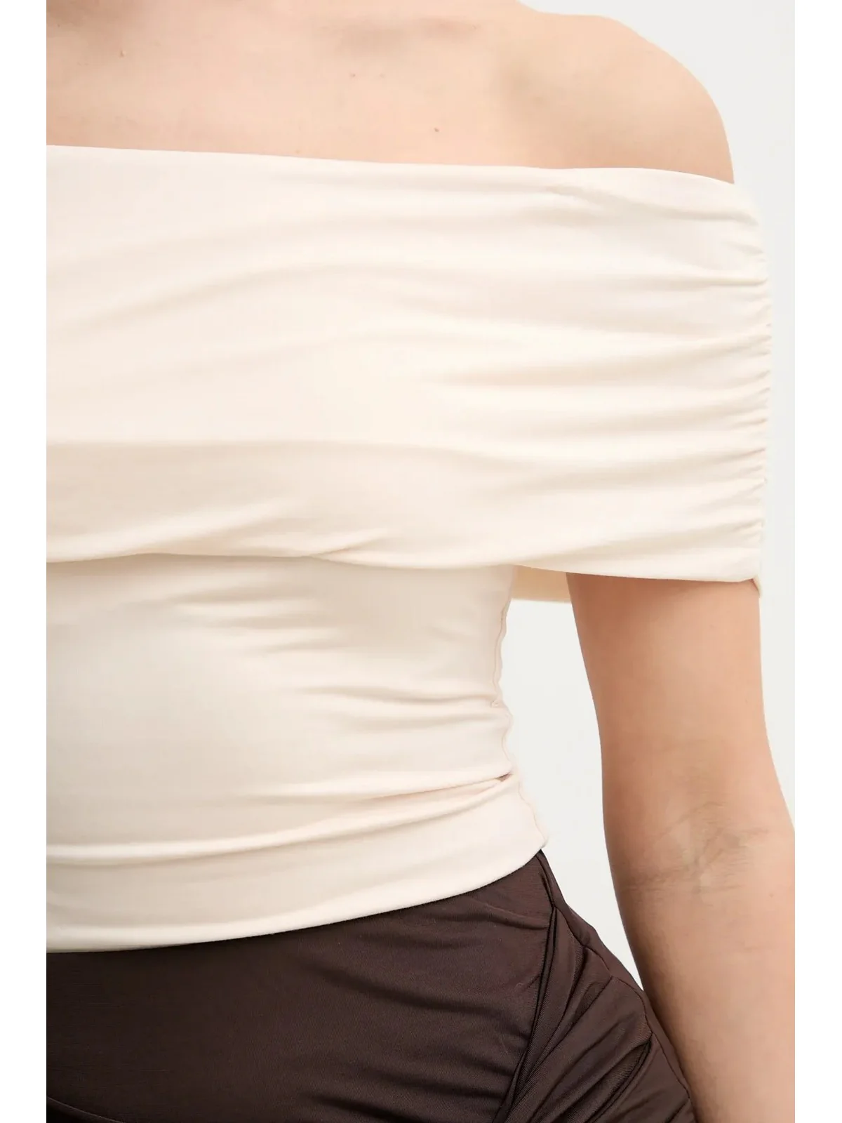 GUESS Top Donna CHARLOTTE OFF SHOULDER TOP W5GP08 KACM2 G1CX BUTTER ICECREAM - Image 2