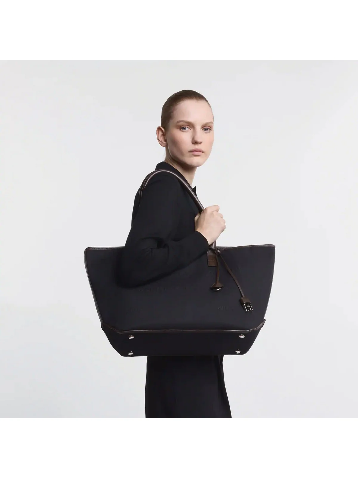 HOGAN Borsa Donna ADDRESS SHOPPING MEDIA TESSUTO KBW01TA2300UH7012D B999(NERO)+S808(PALISSANDRO) - Image 6