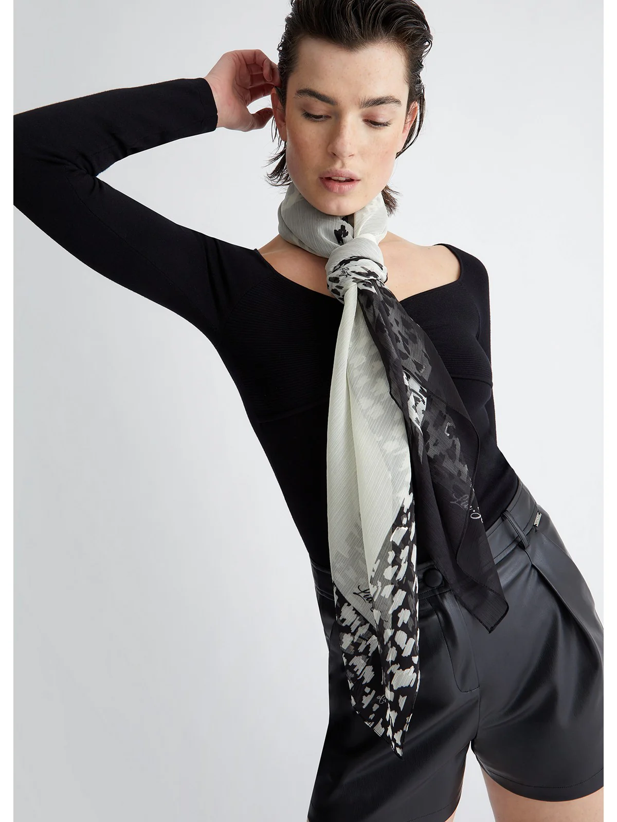 LIU JO SOFT Foulard Donna  2A4044T0300 00251 Bianco - Image 4