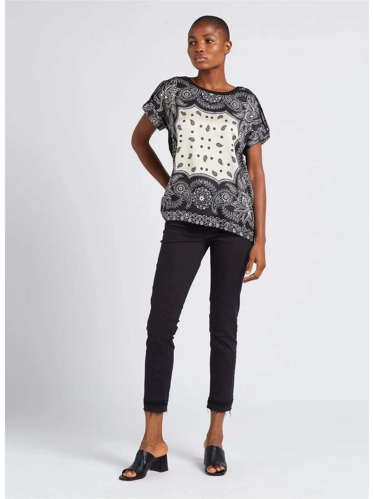 LIU JO WHITE T-Shirt e Polo Donna  MA4116J7821 N9373 Nero - Image 4
