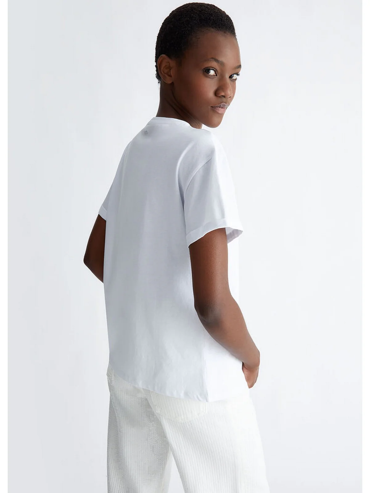 LIU JO WHITE T-Shirt e Polo Donna  WA4050J6308 Q9991 Bianco - Image 4