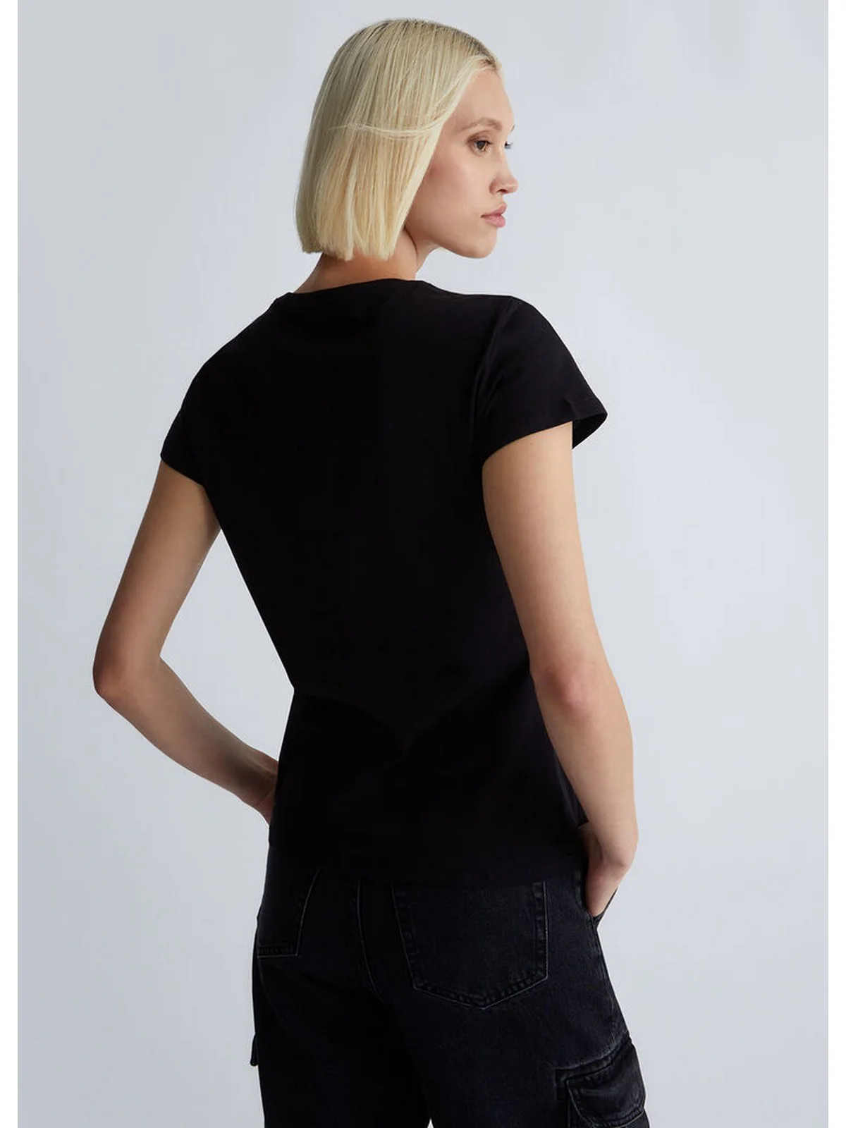 LIU JO WHITE T-Shirt e Polo Donna  WF3085J6308 Q9661 Nero - Image 3
