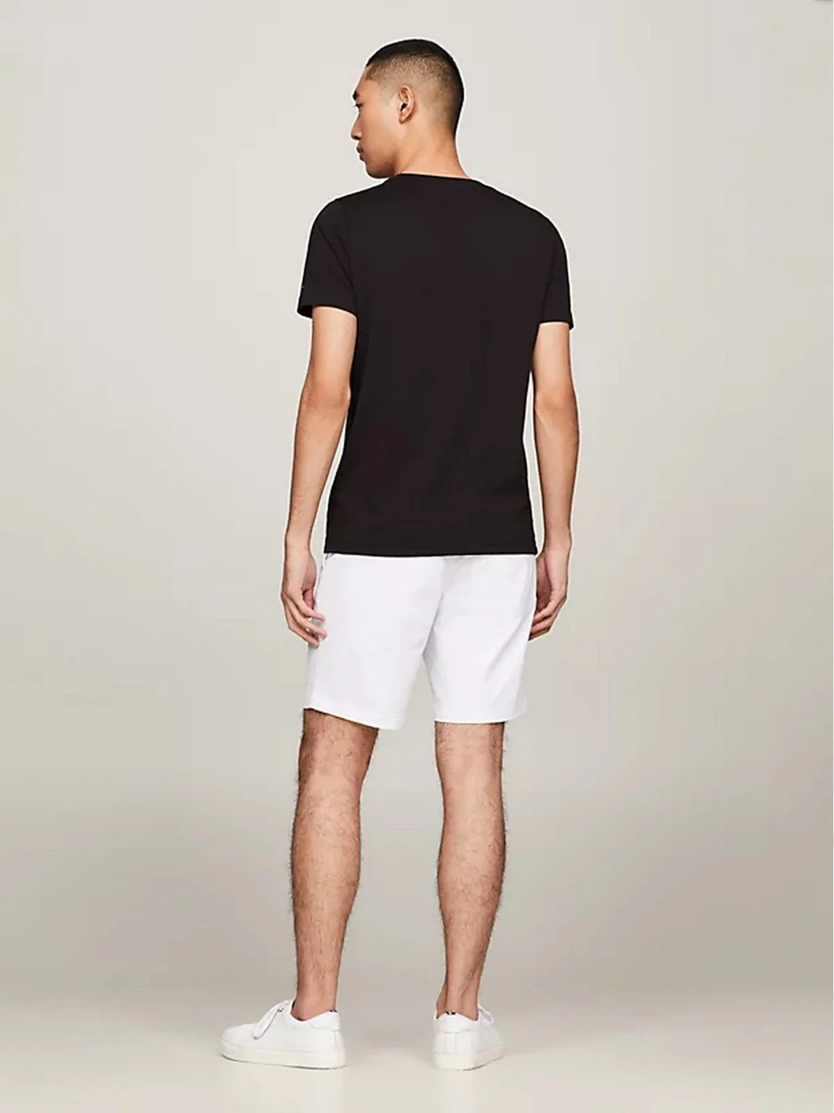 TOMMY HILFIGER T-Shirt e Polo Uomo  MW0MW11465 BAS Nero - Image 2