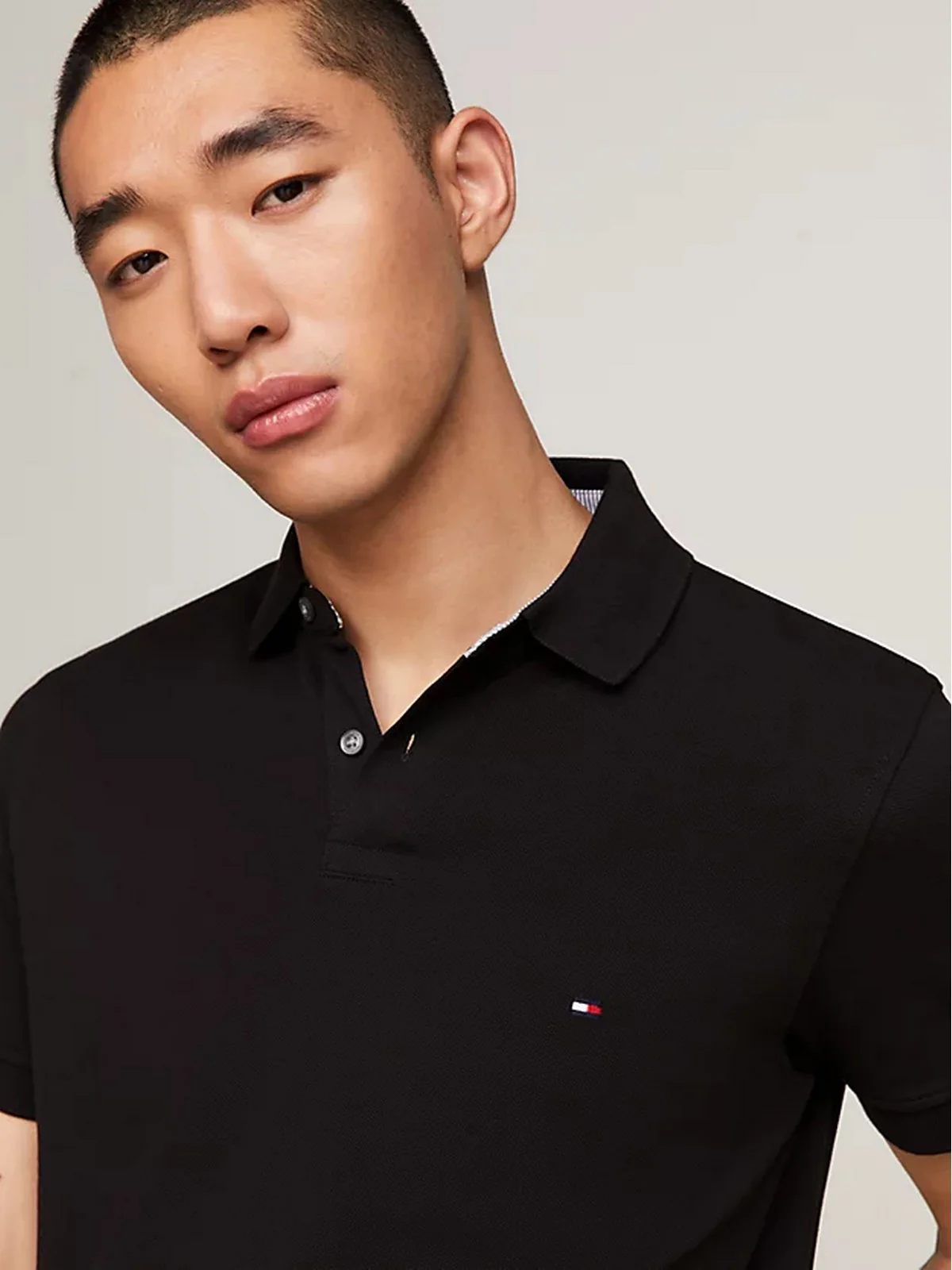 TOMMY HILFIGER T-Shirt e Polo Uomo  MW0MW17770 BDS Nero - Image 2