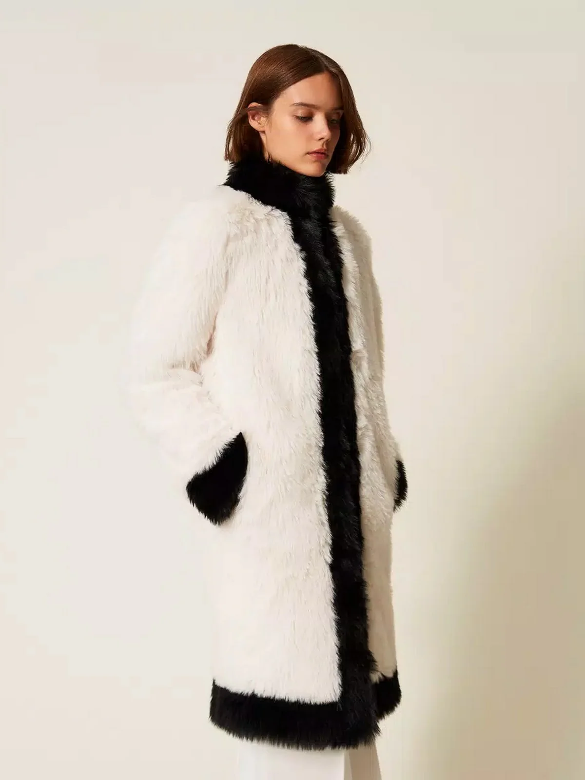 TWINSET Cappotto Donna WARM TWO-TONE COATS 252TT2153 12865 BIC.NEVE/NERO - Image 4