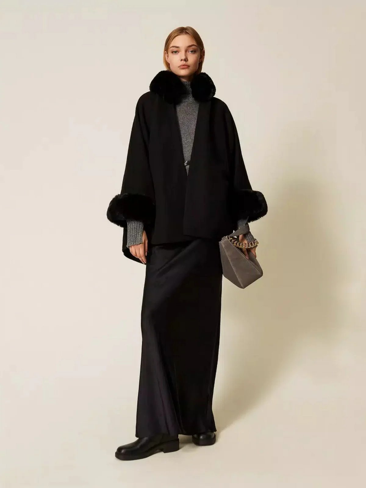 TWINSET Mantella Donna LONG FIBER PONCHO 252TO5130 00006 Nero - Image 2