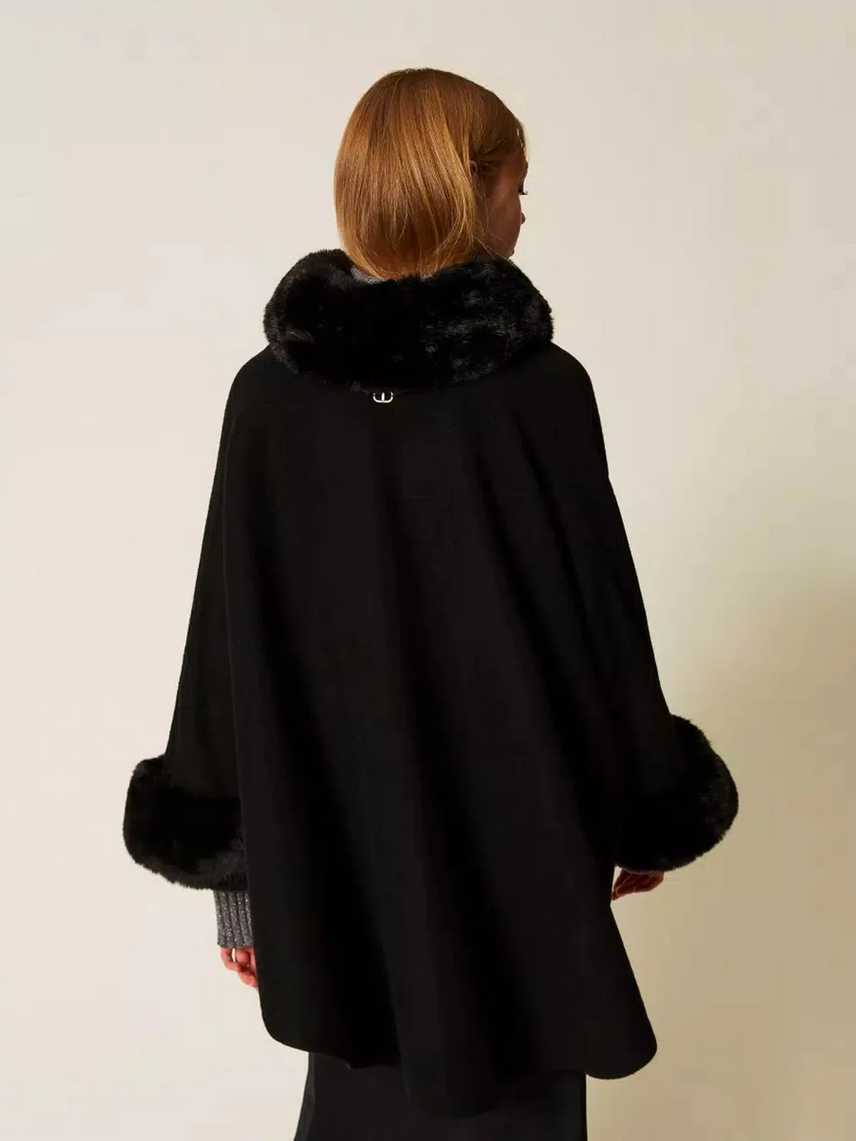 TWINSET Mantella Donna LONG FIBER PONCHO 252TO5130 00006 Nero - Image 3