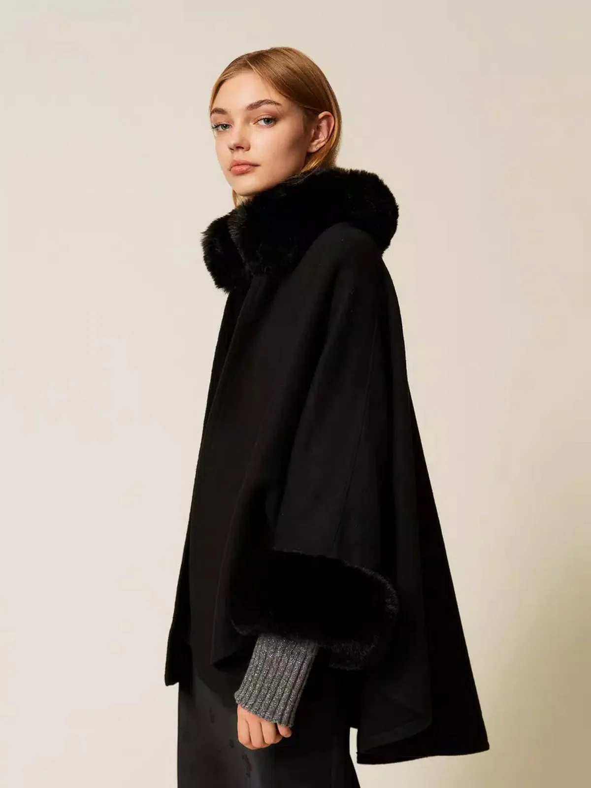 TWINSET Mantella Donna LONG FIBER PONCHO 252TO5130 00006 Nero - Image 4