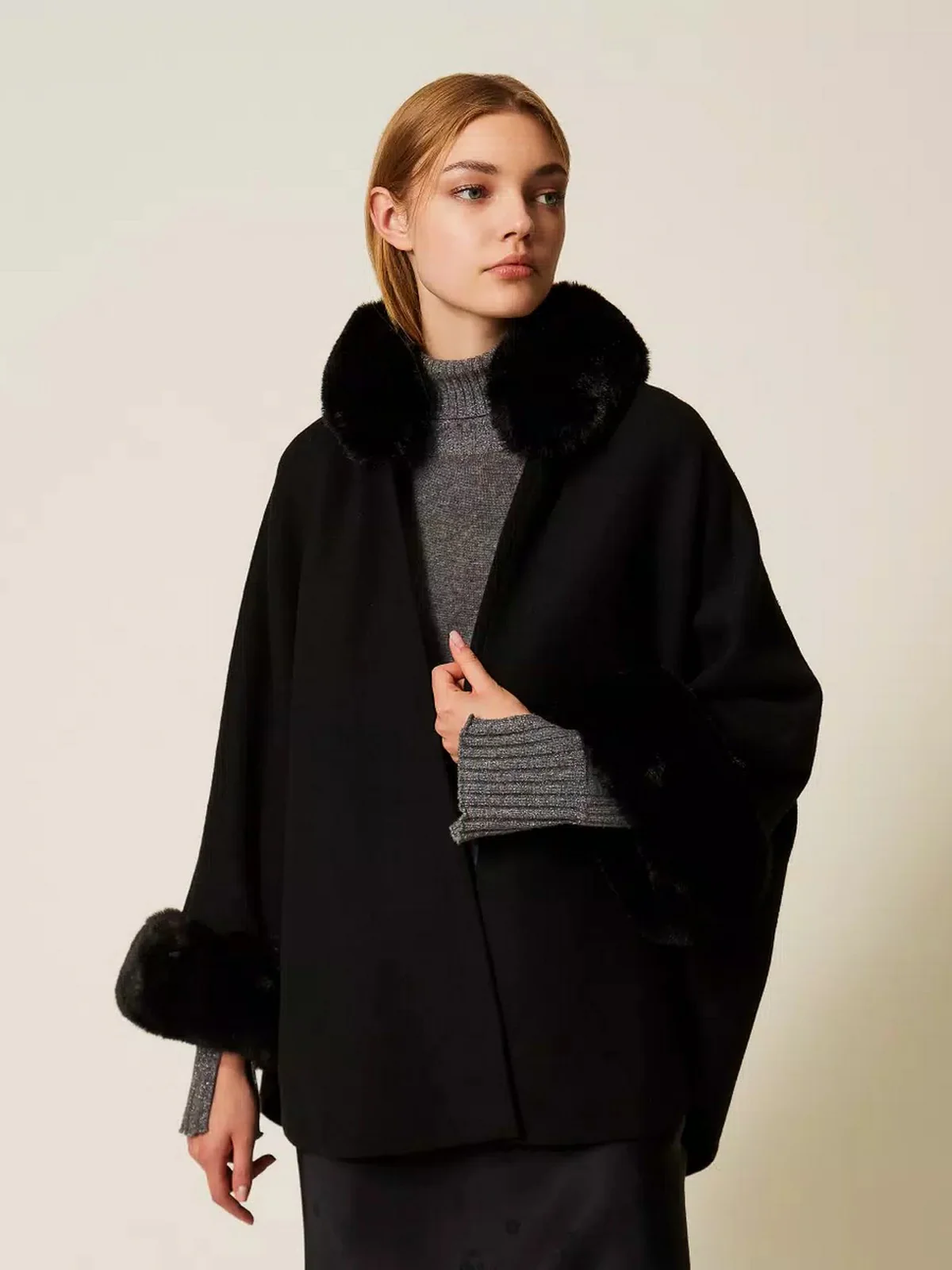 TWINSET Mantella Donna LONG FIBER PONCHO 252TO5130 00006 Nero - Image 5