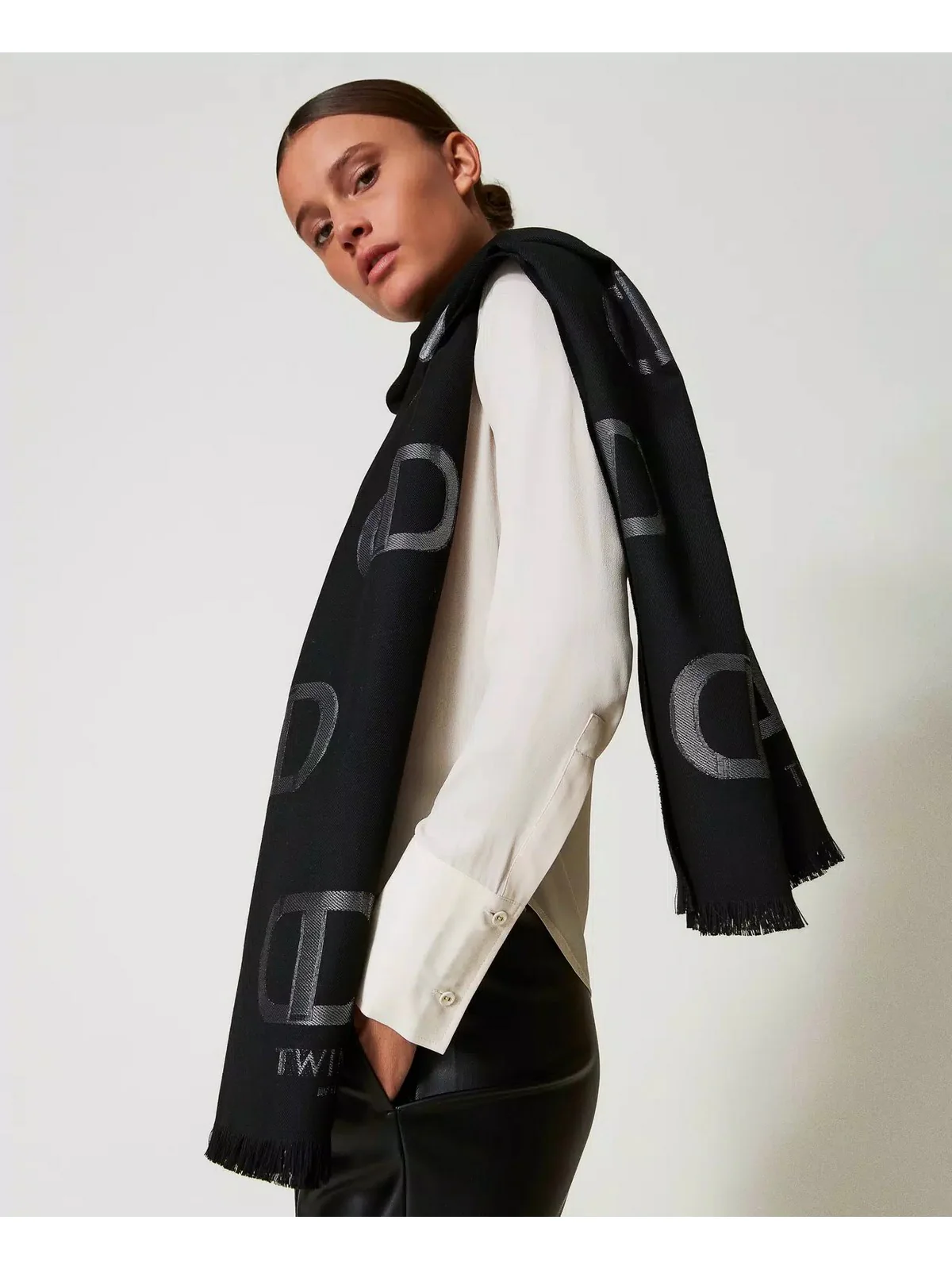 TWINSET Stola Donna  242TA4080 00006 Nero - Image 2