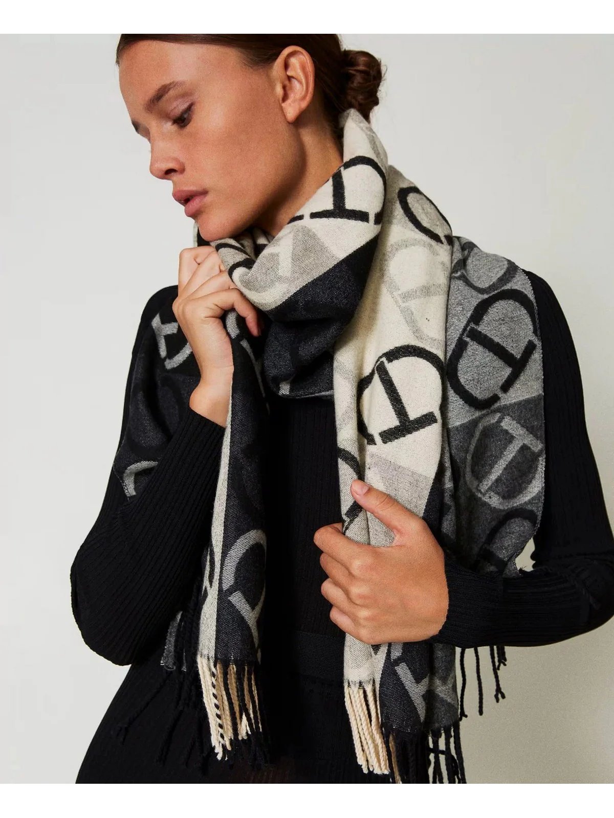 TWINSET Stola Donna 242TA4110 11901 Nero - Image 2